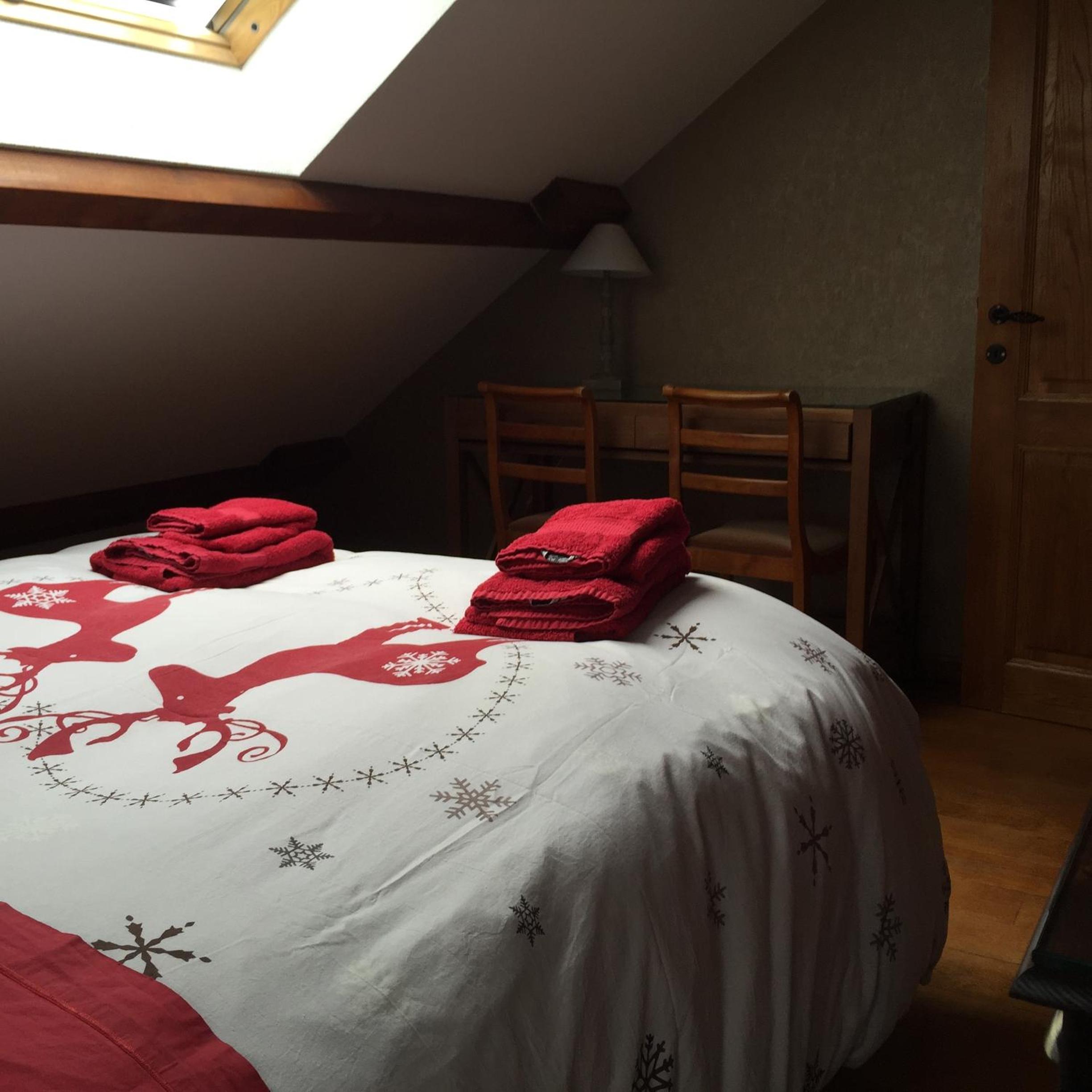Small Double Room with Shared Bathroom photo 1
