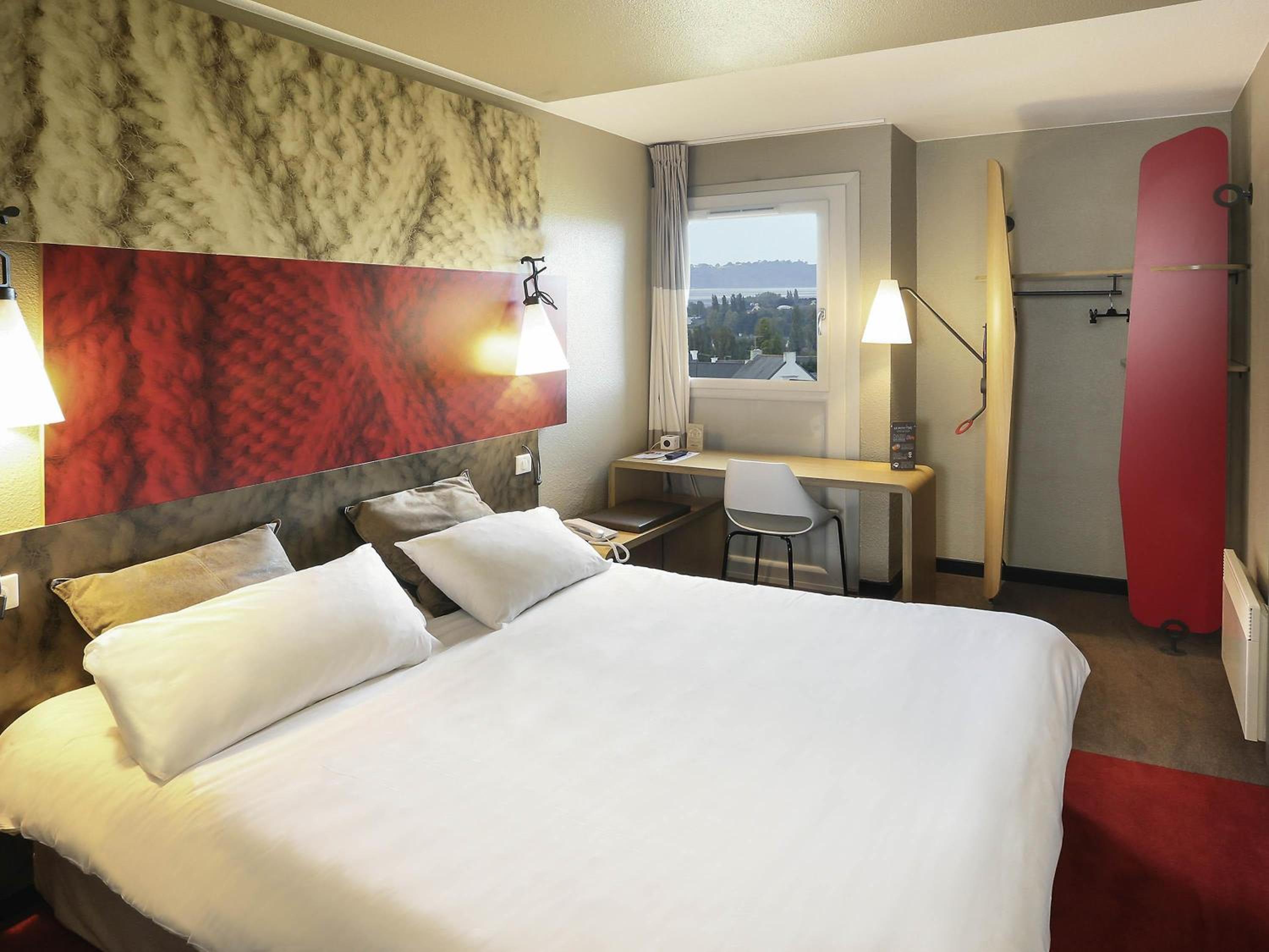 Standard Room with Double Bed and Twin Beds - Photo 1