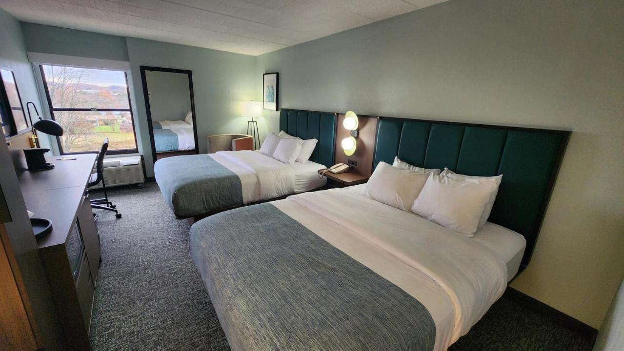 Queen Room with Two Queen Beds - Non-Smoking