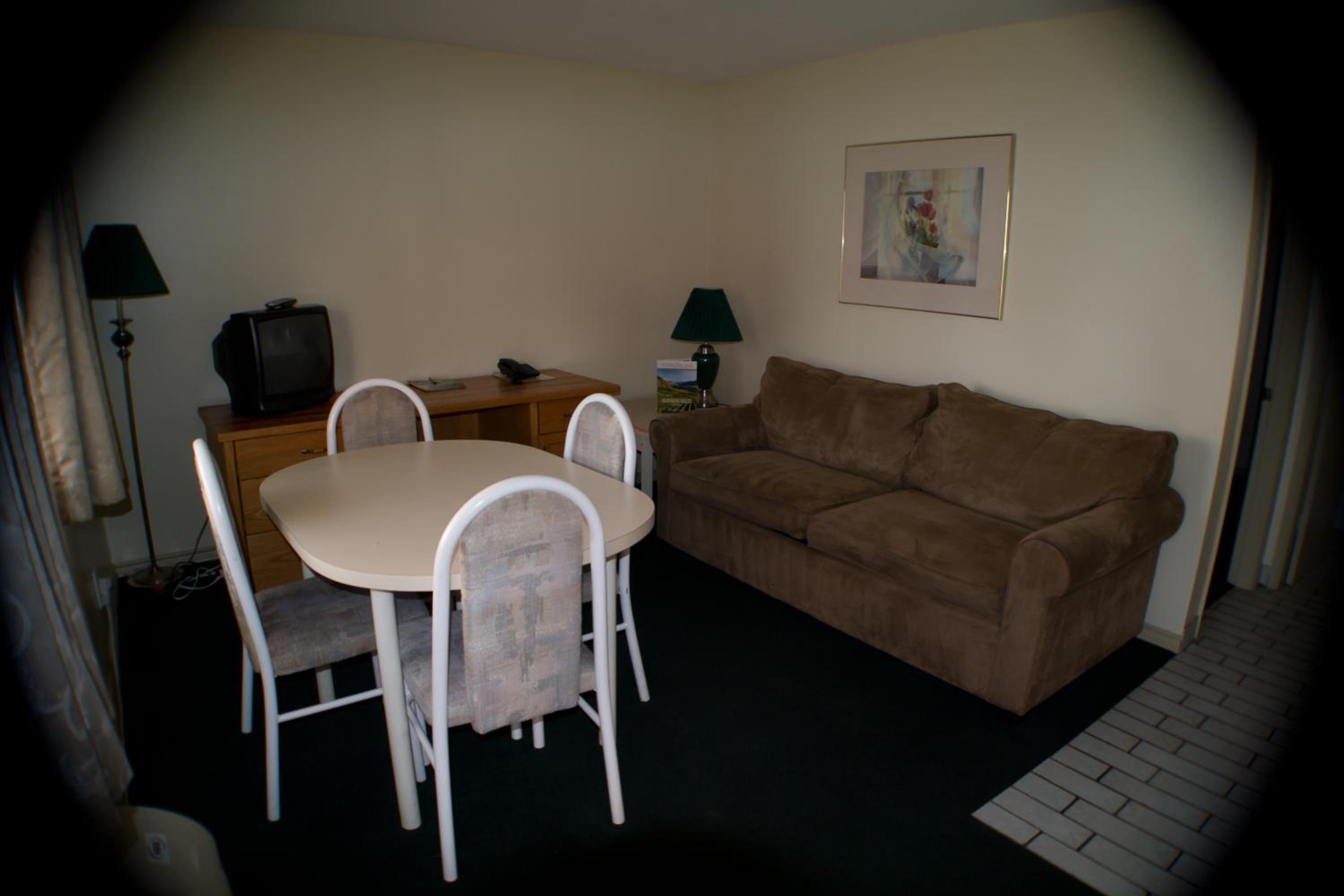 One-Bedroom Suite with Two Double Beds and Kitchen - Non Pet Friendly - Photo 3