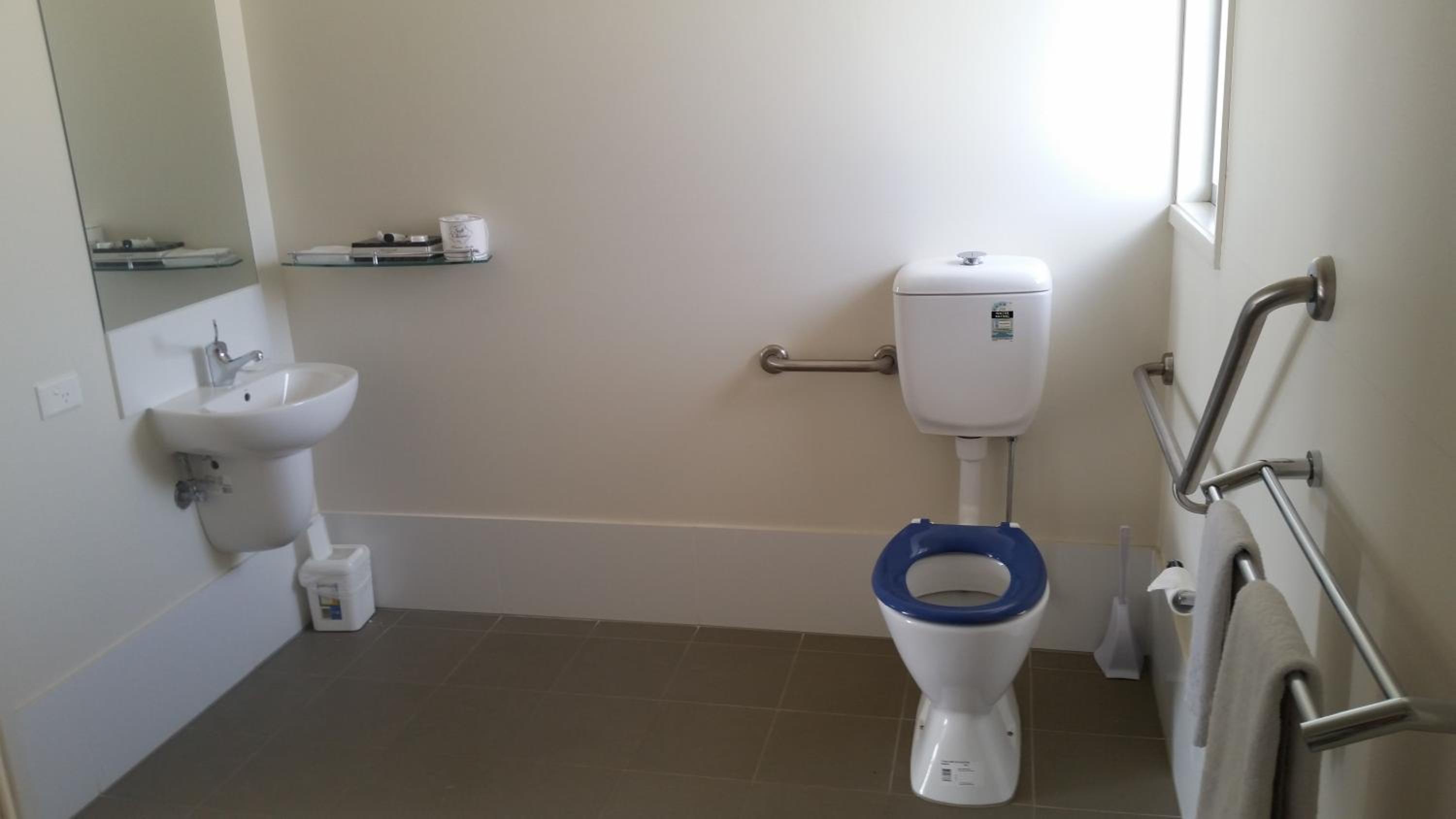 Queen Room - Disability Access photo 3