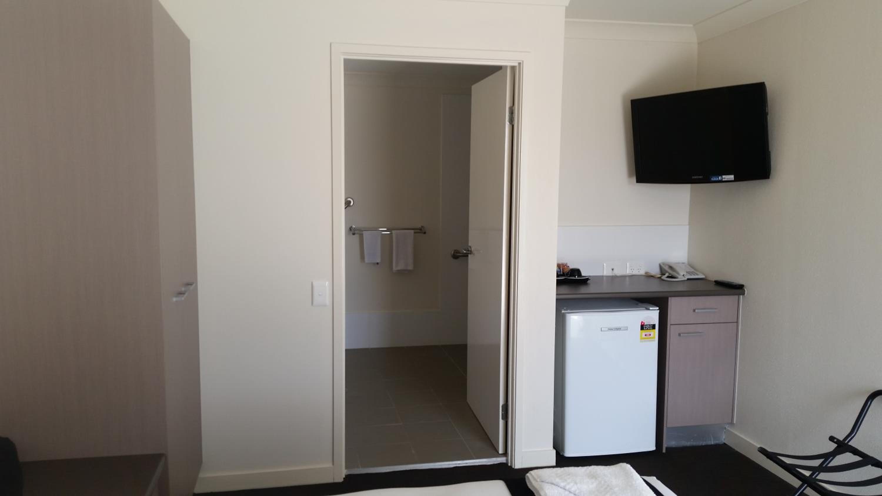 Standard Queen Room - Pet Friendly