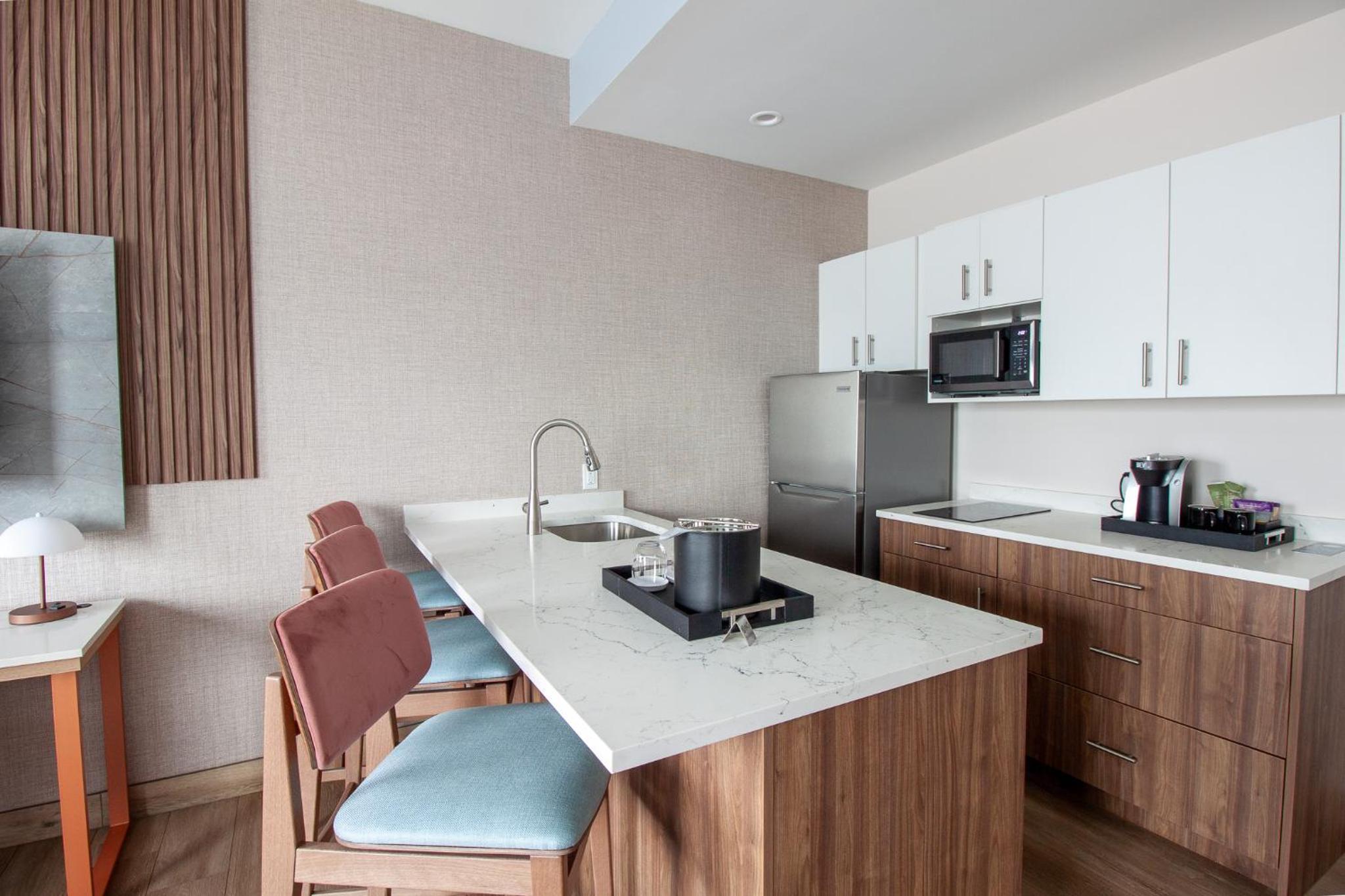 One-Bedroom King Suite - Non-Smoking