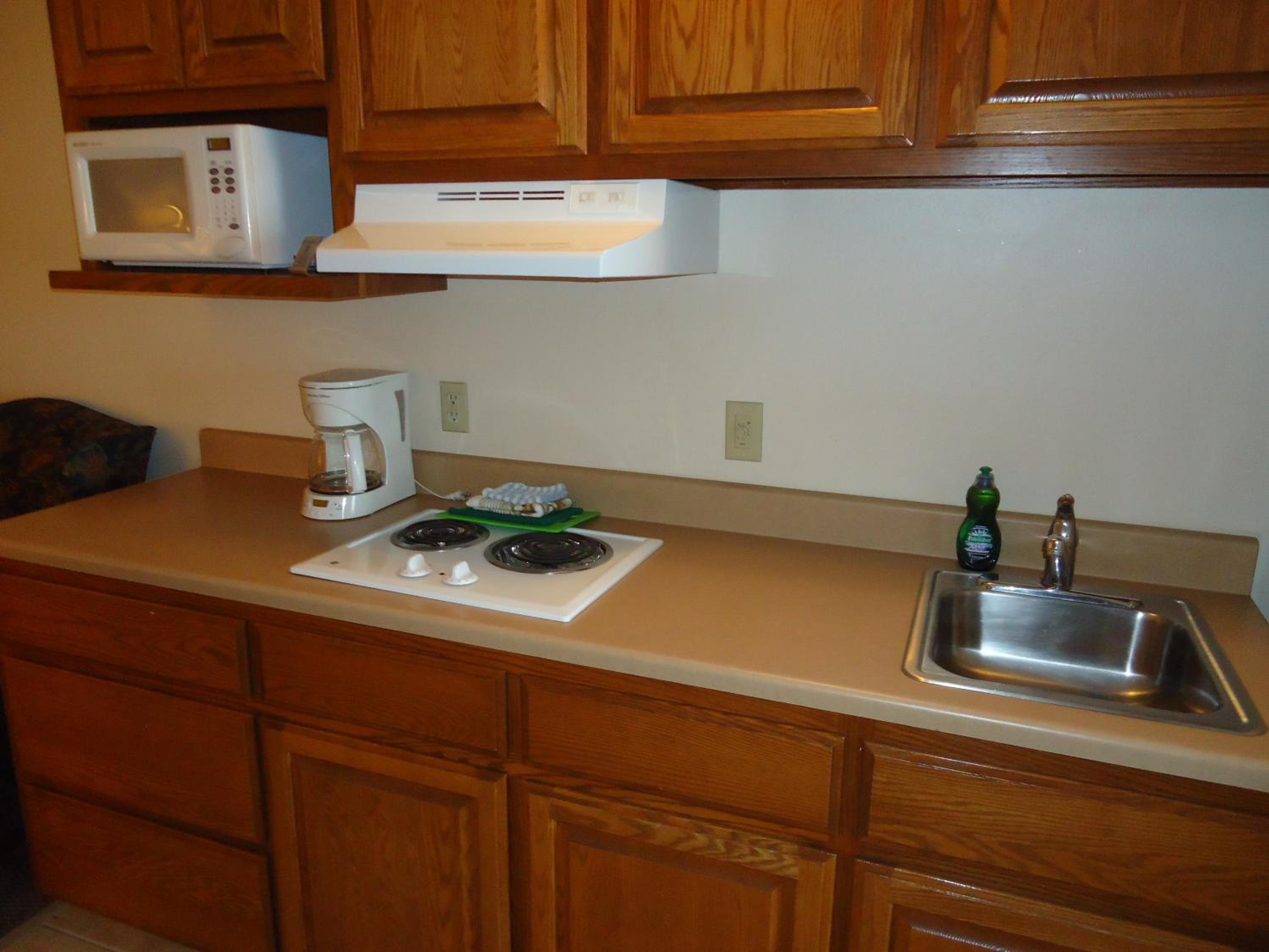 Deluxe Queen Suite - Non-Smoking - Photo 7