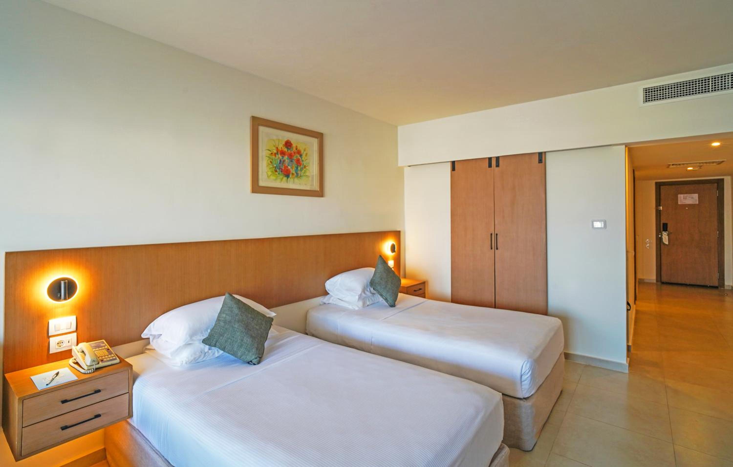 Premium Sea View Room - Photo 8