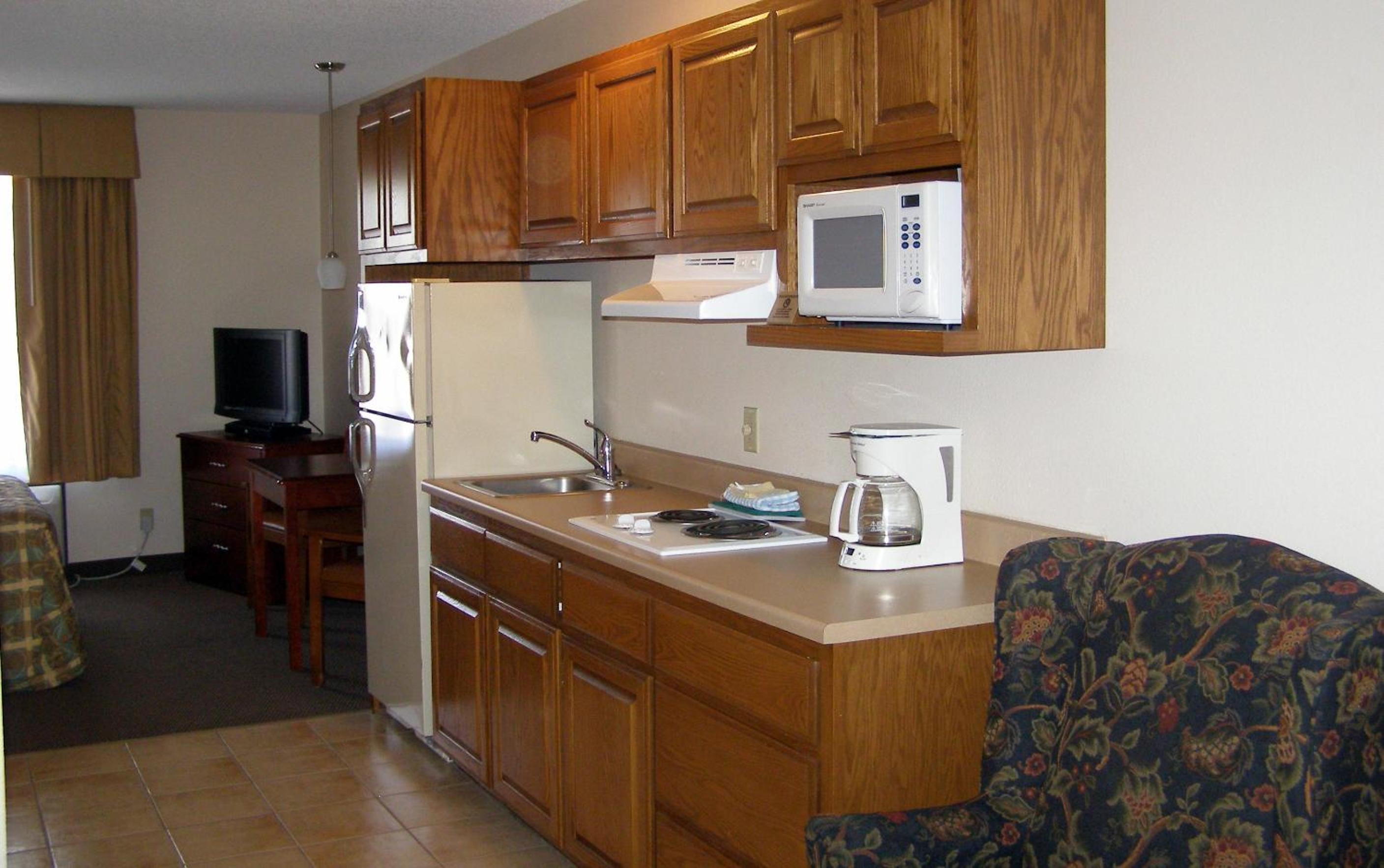 Deluxe Queen Suite - Non-Smoking - Photo 10