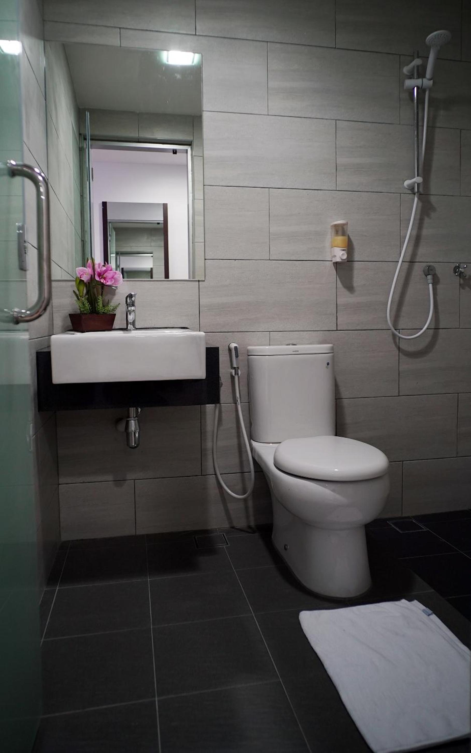 Family Room with Private Bathroom photo 3