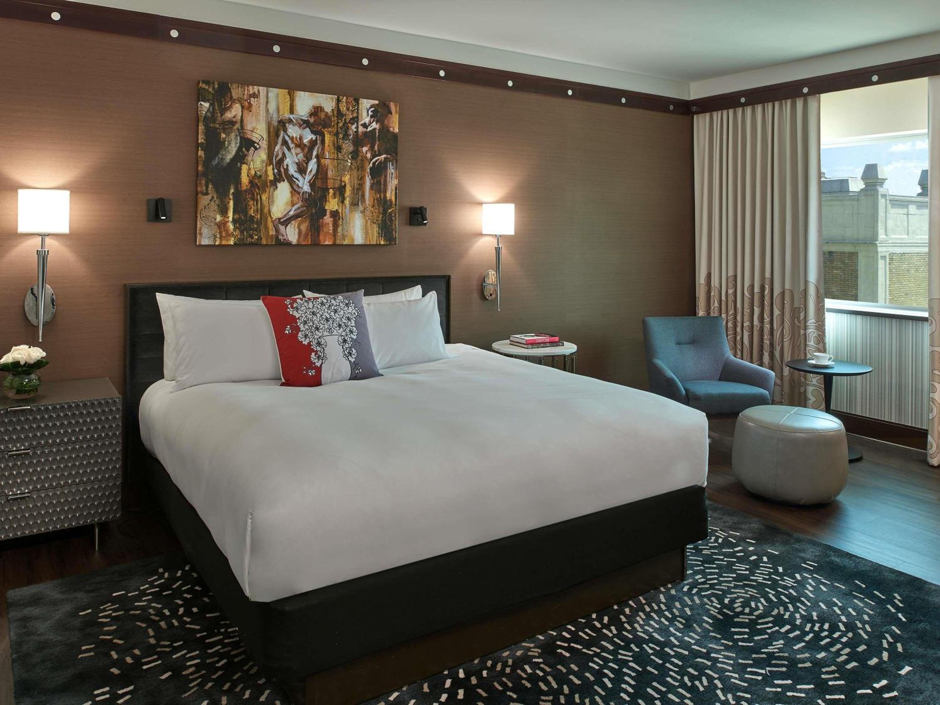 Luxury King Room with One King Bed (Non Smoking) (Accessible)