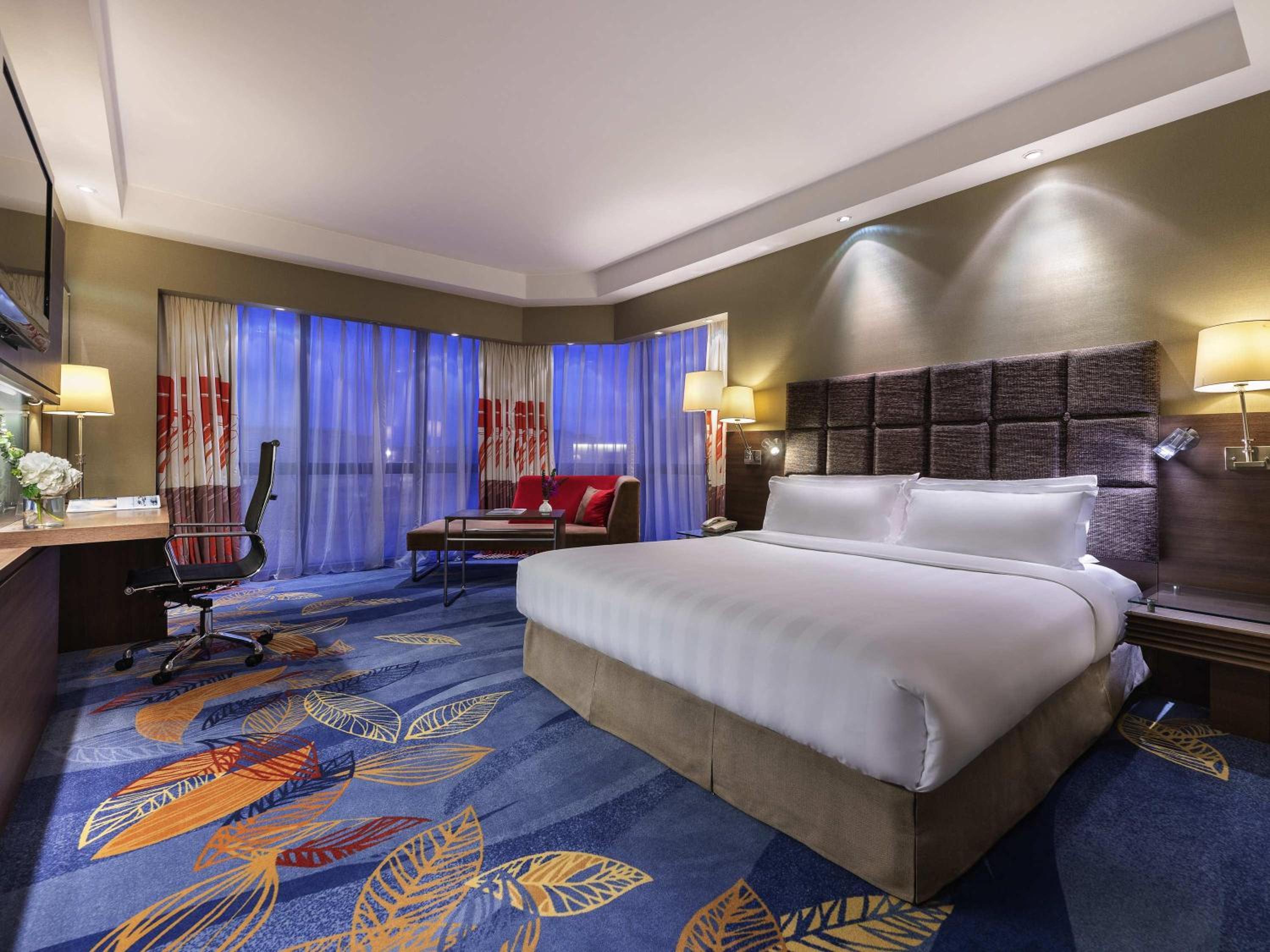 Superior King Room with Sofa photo 1
