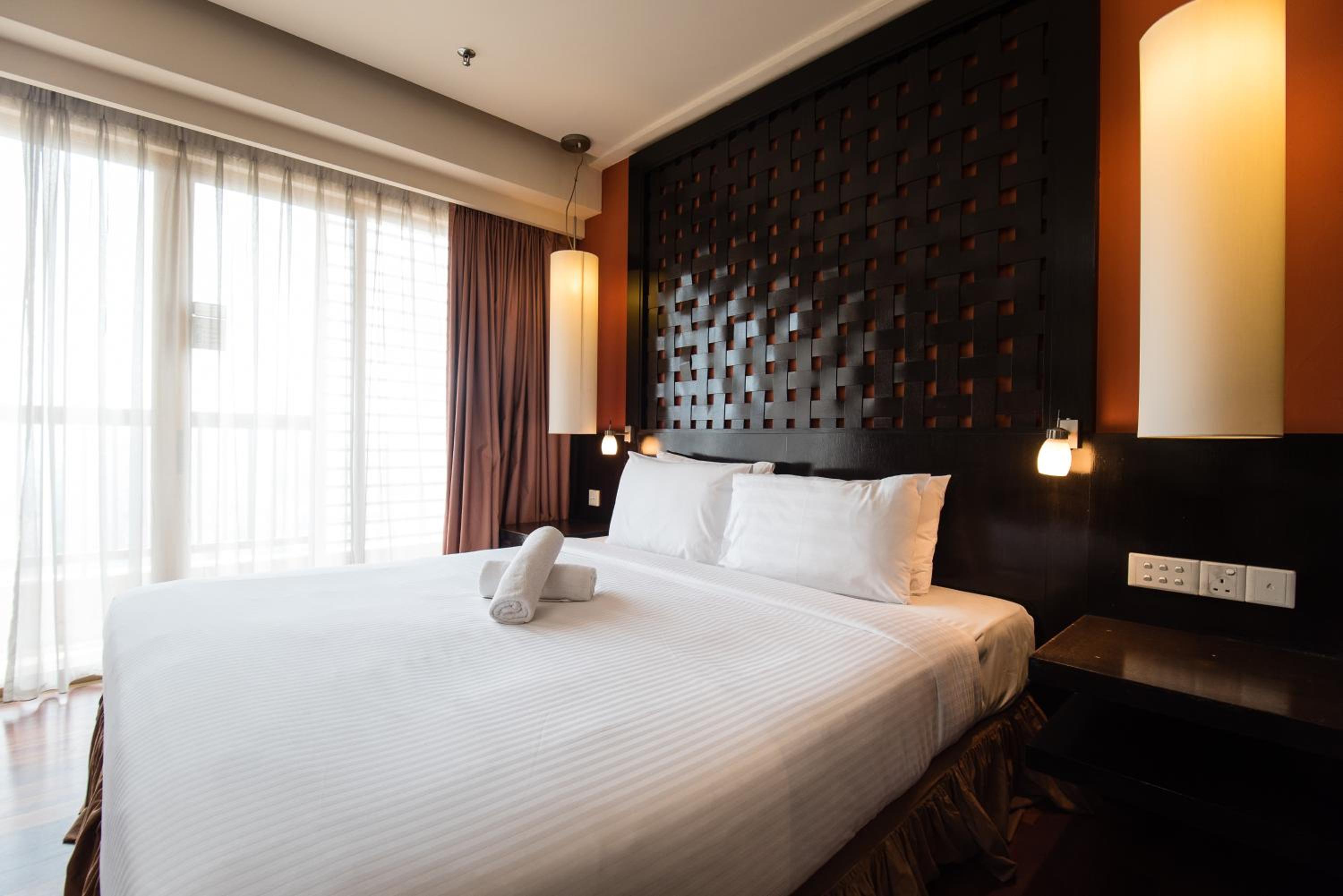 Executive Suite - Photo 3
