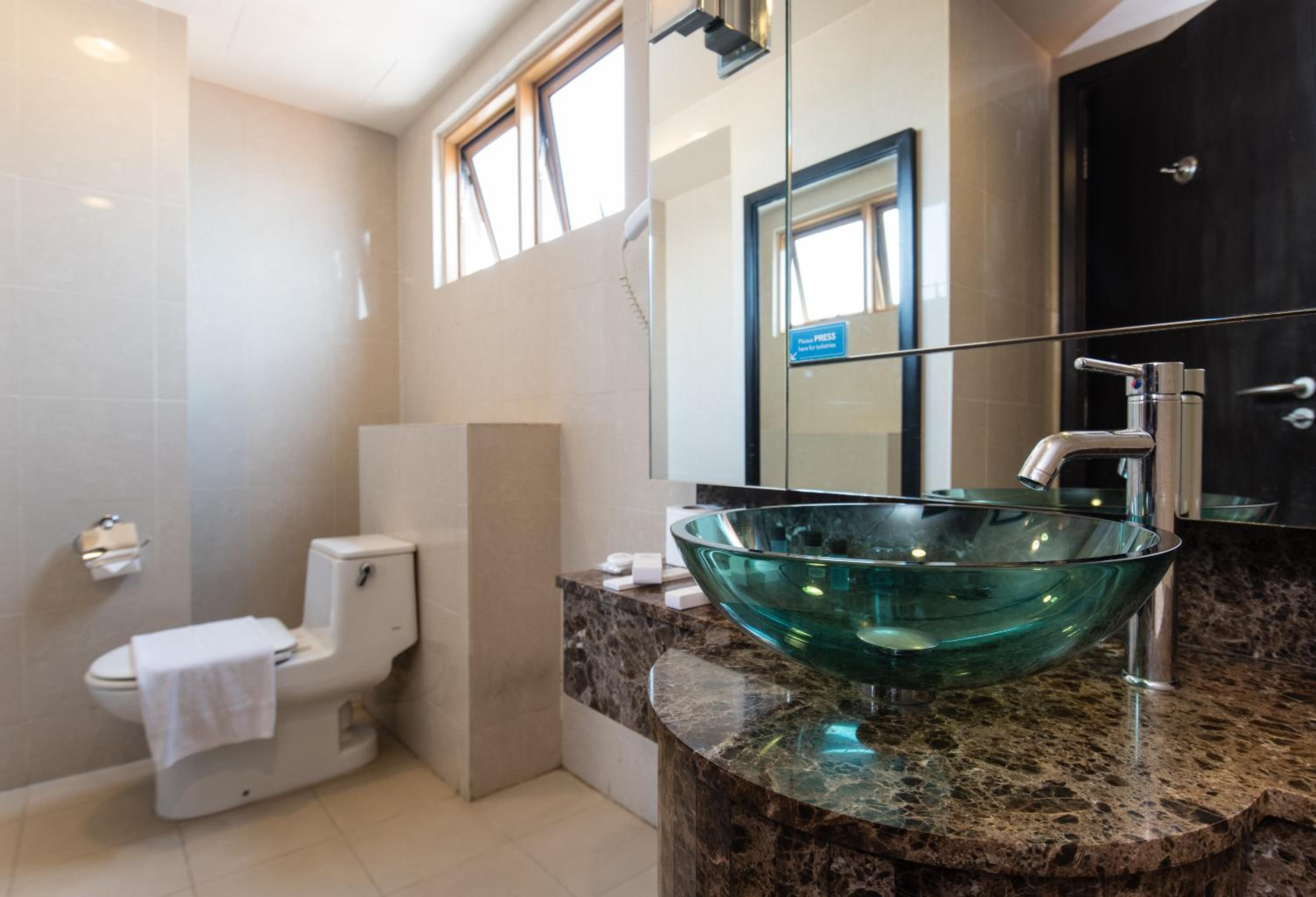 Executive Suite - Photo 13