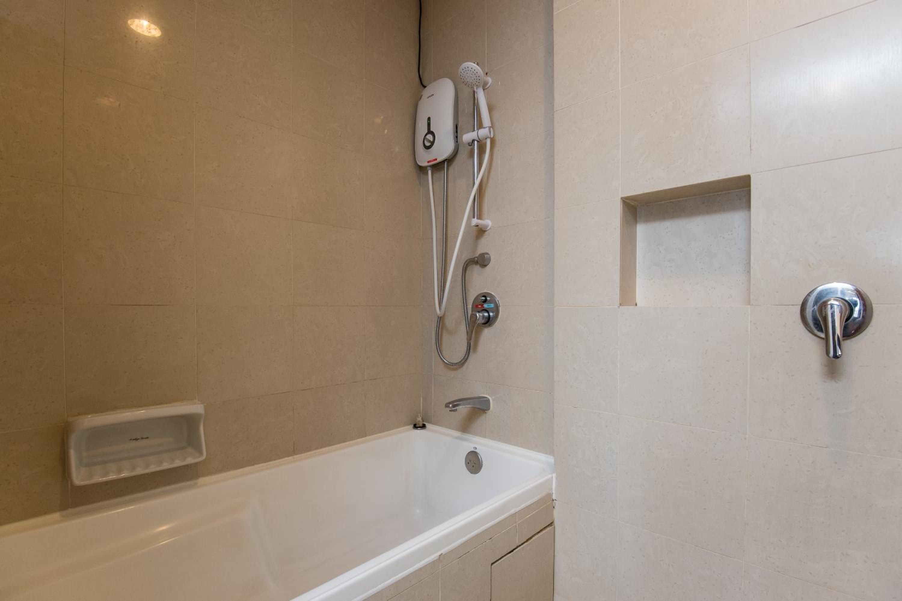 Executive Suite - Photo 15