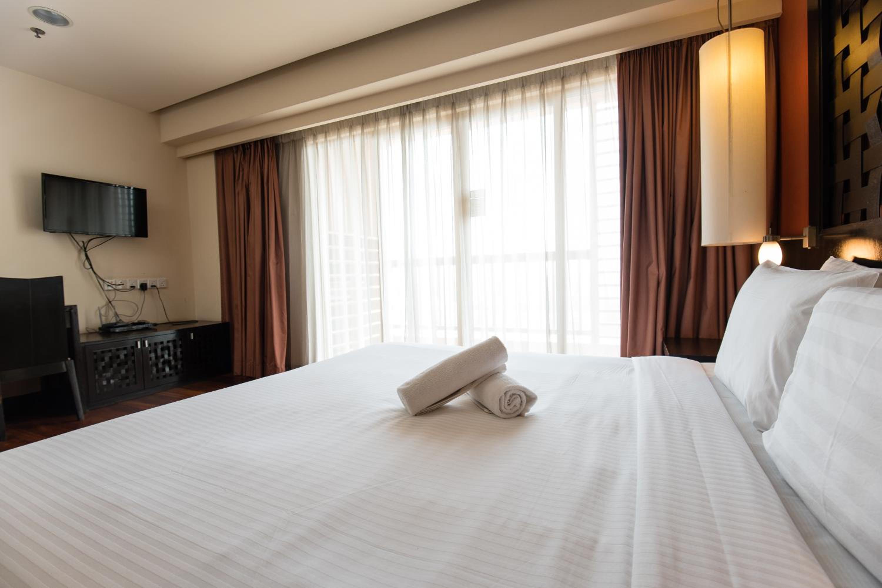 Executive Suite - Photo 4