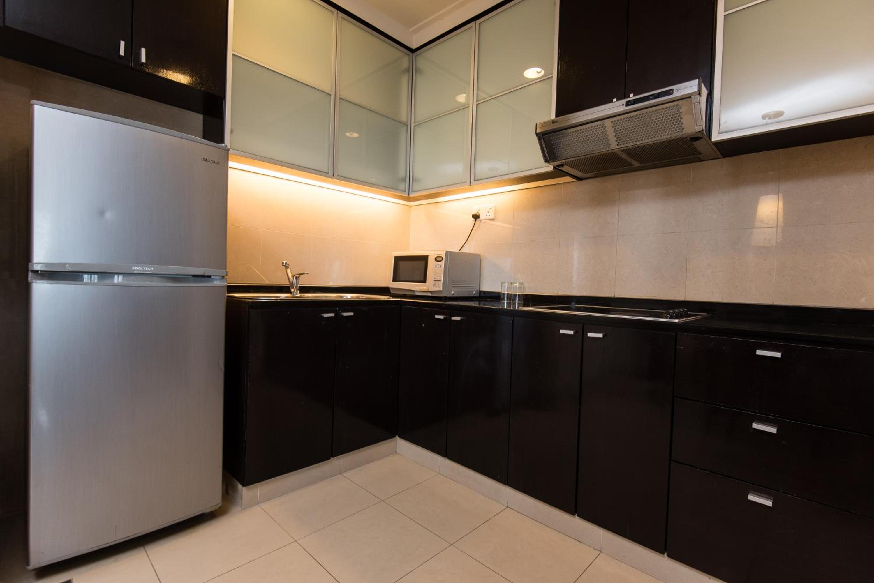 Executive Suite - Photo 10