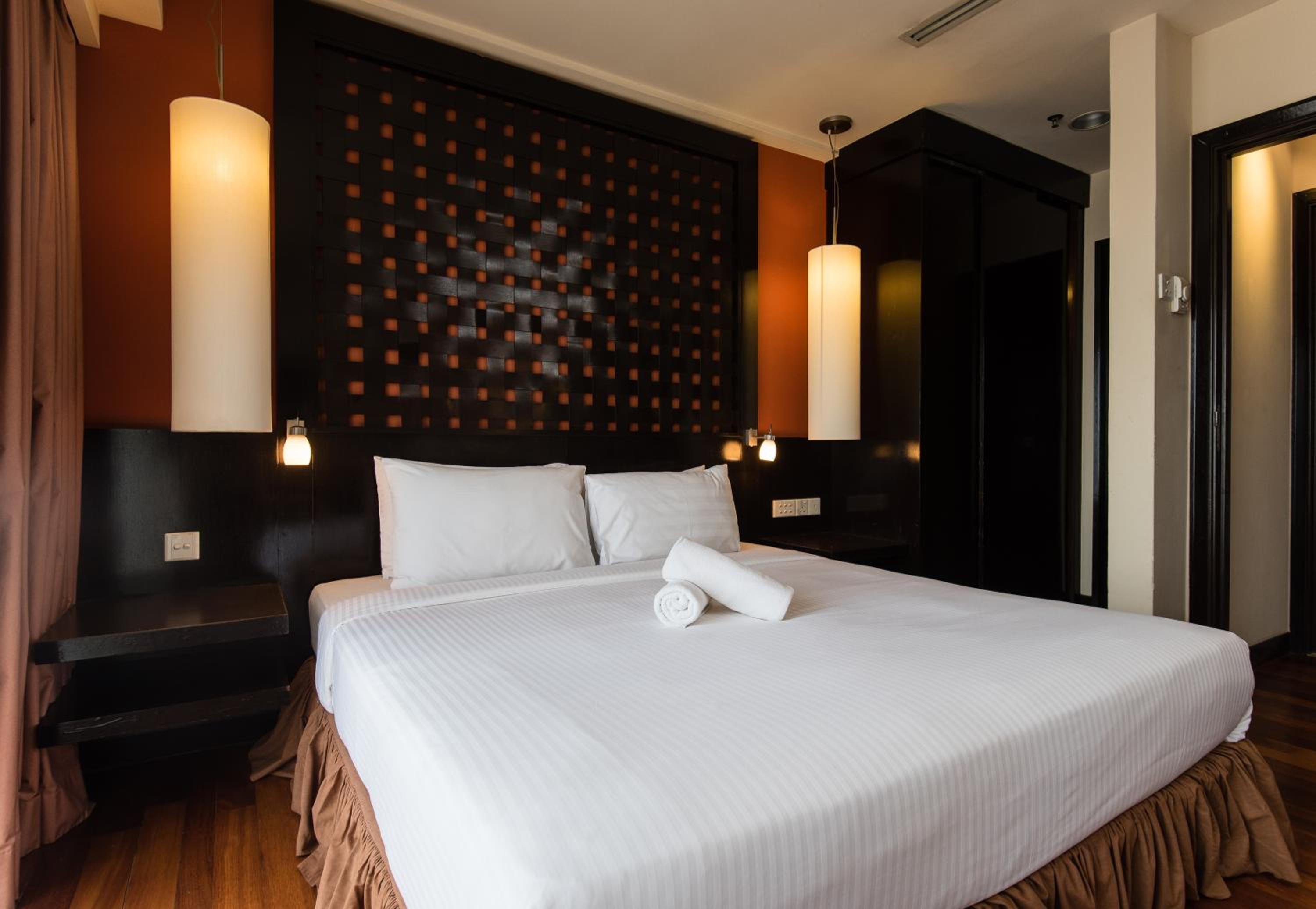 Executive Suite - Photo 1