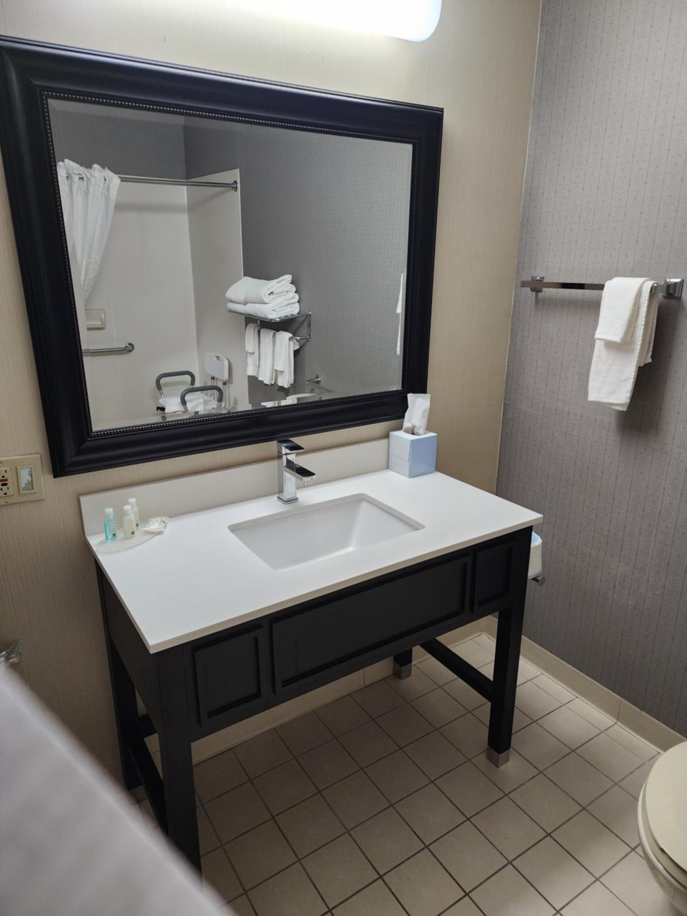 Queen Room - Accessible/Nonsmoking - Photo 3
