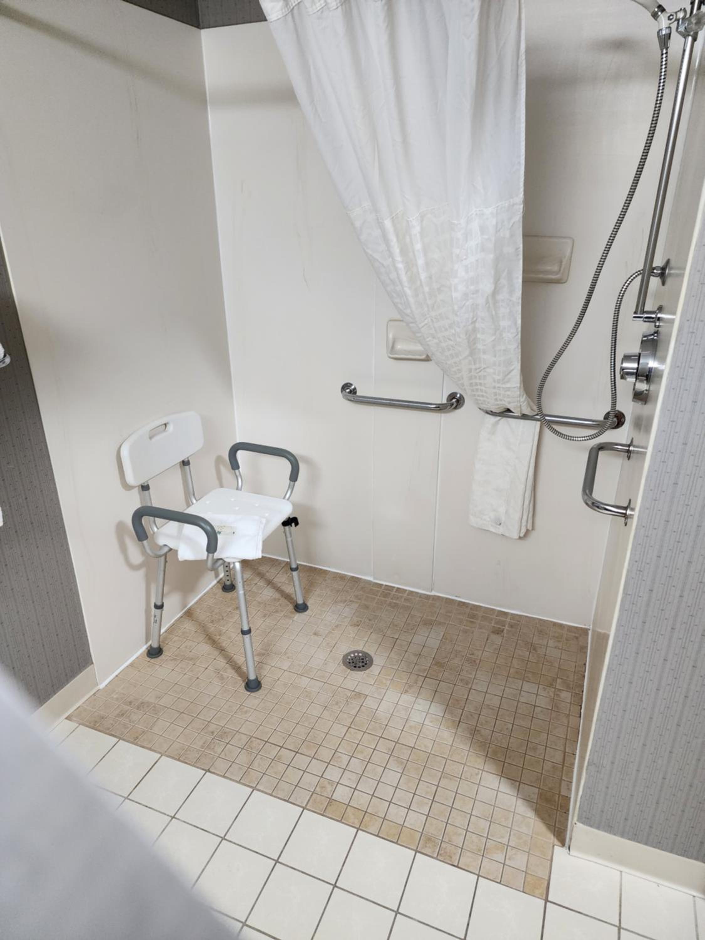 Queen Room - Accessible/Nonsmoking - Photo 4