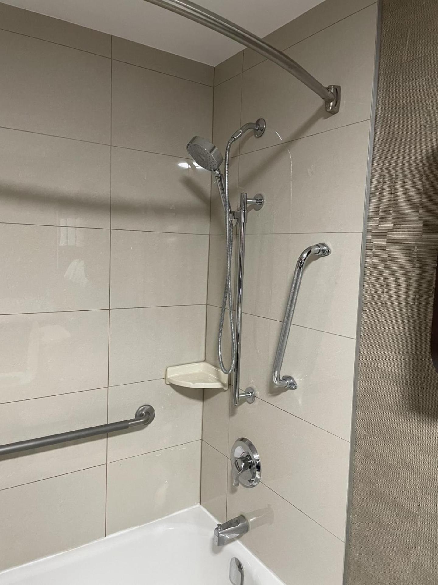 Queen Suite - Disability Access - Photo 2