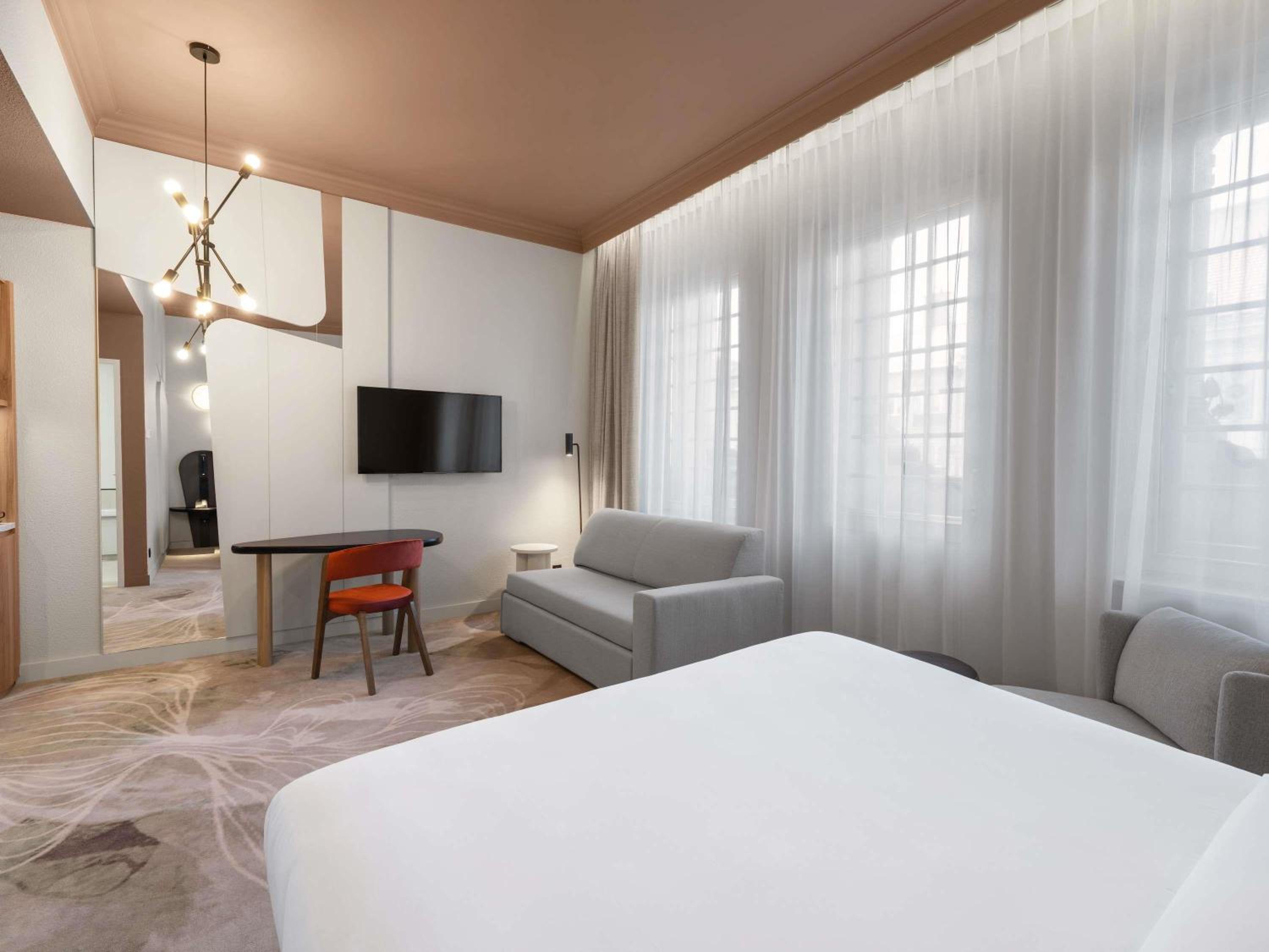 Deluxe Family Room - Photo 3