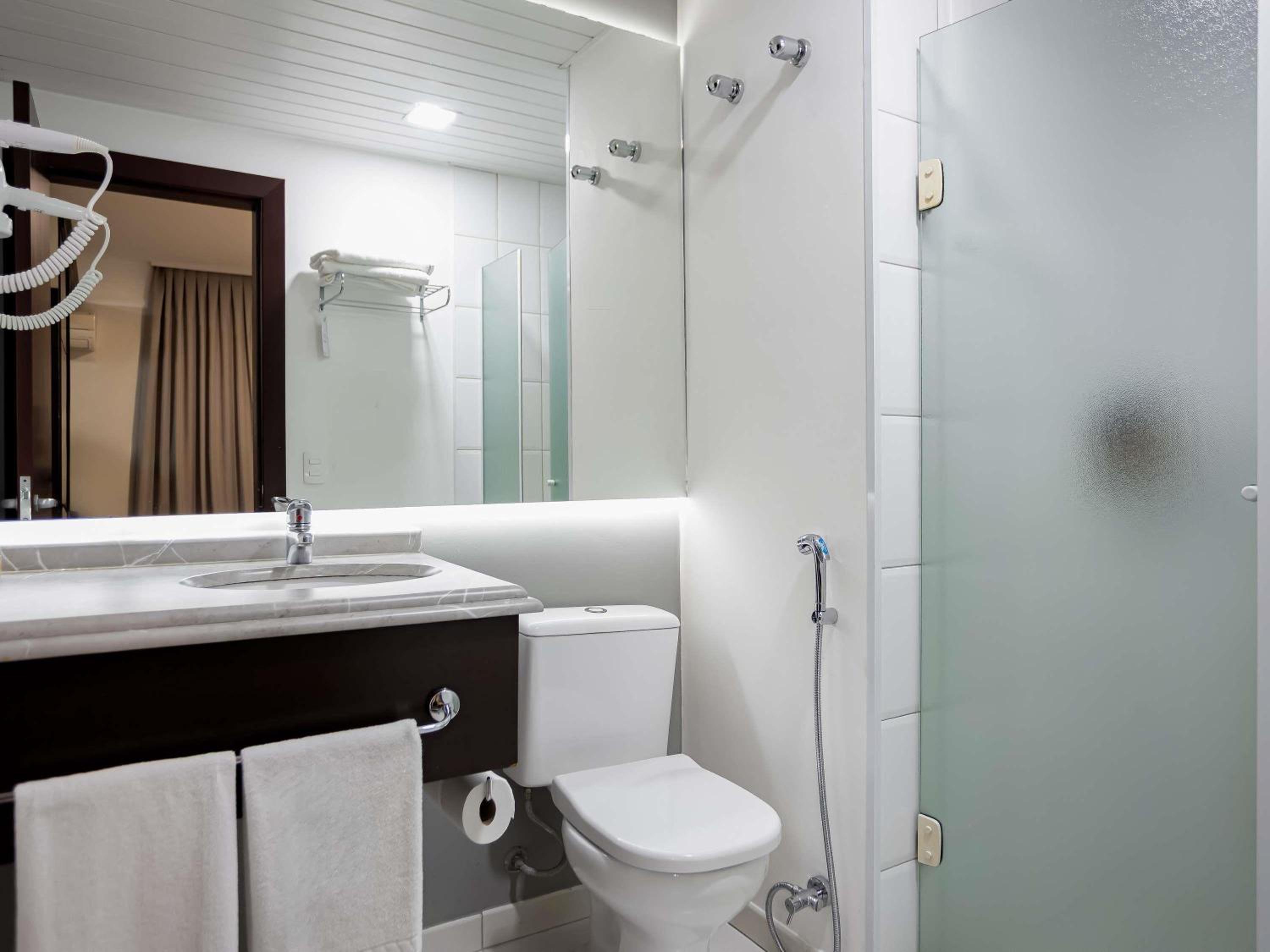 Standard Twin Room - Photo 9