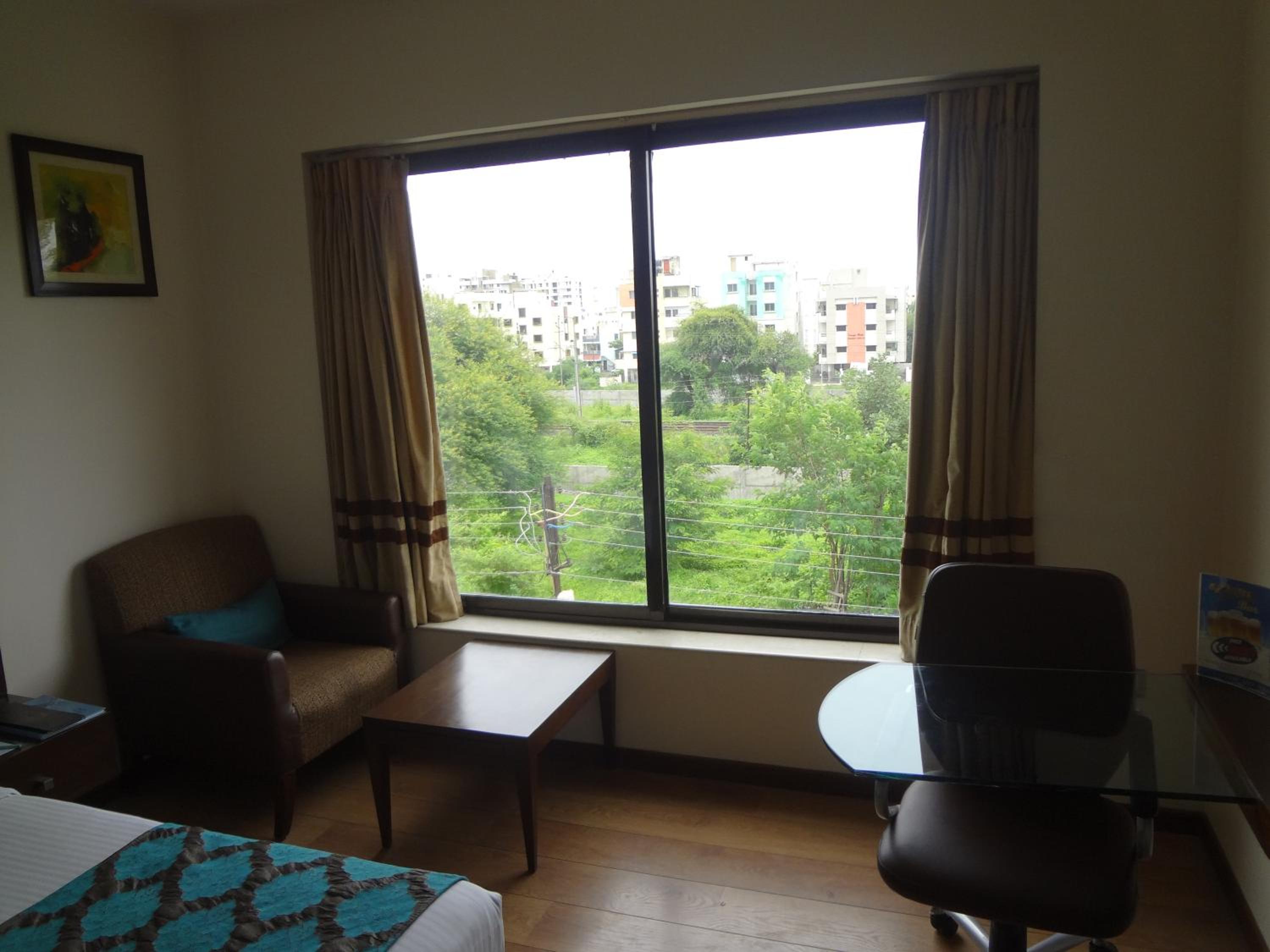 Executive Room - Photo 11