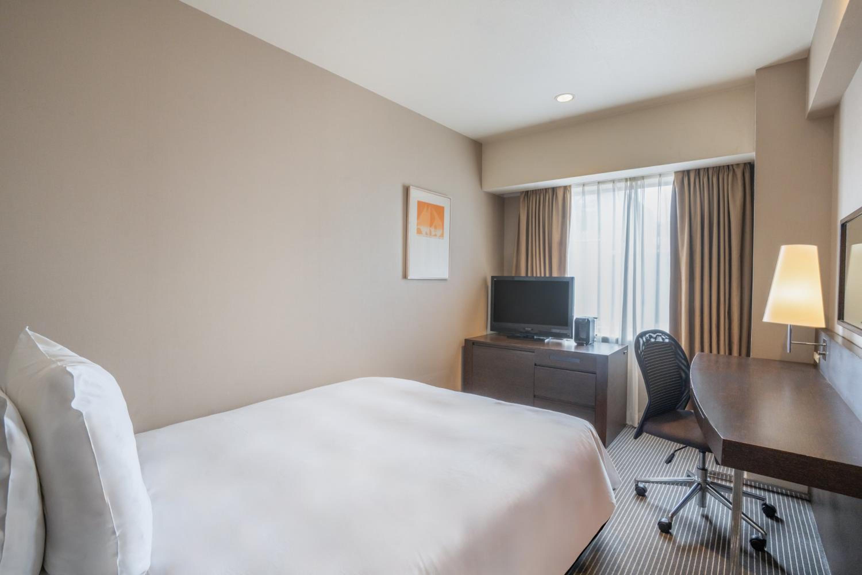 1 Double Bed Standard City View - Photo 2