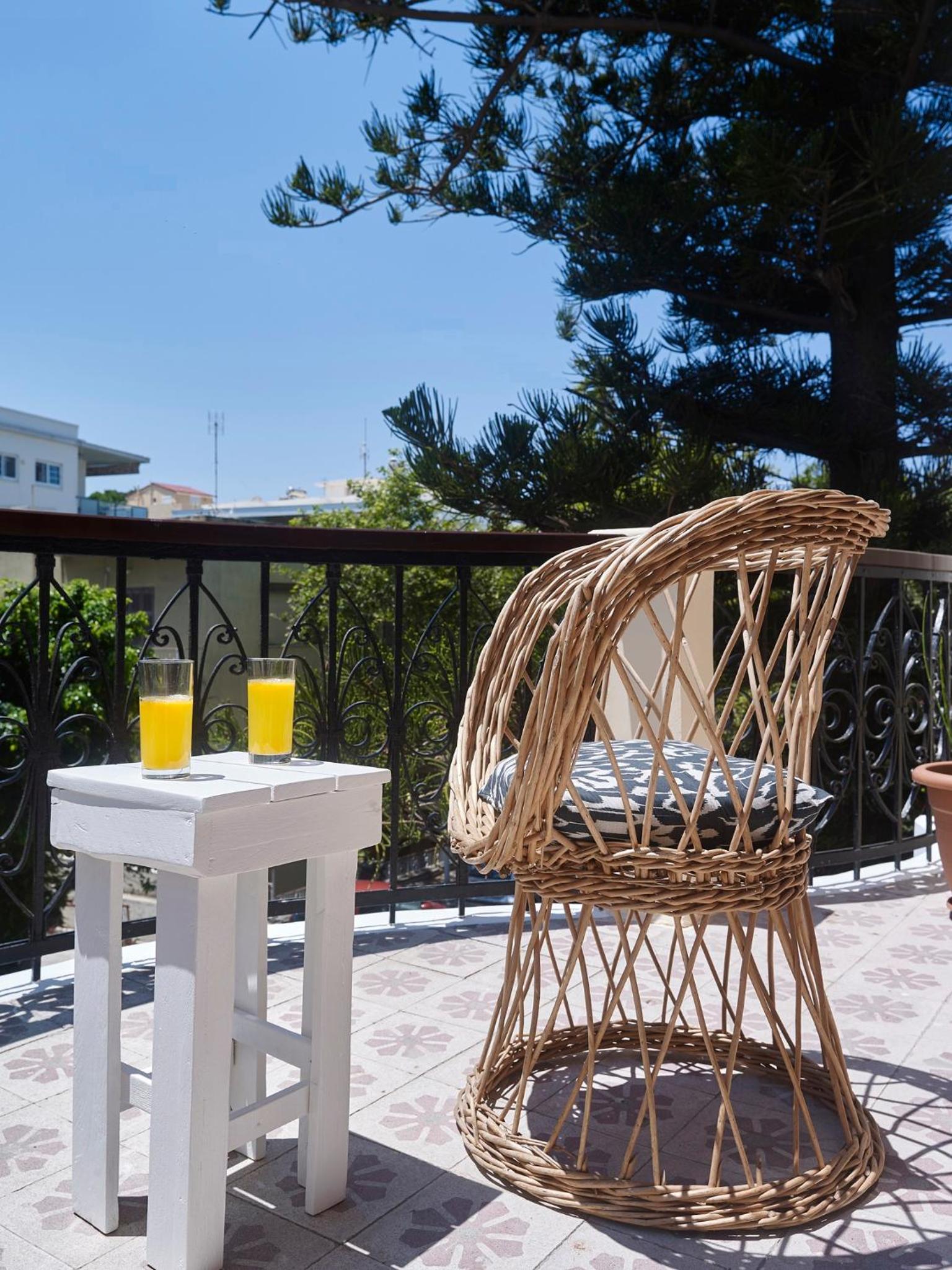 Double Room With Balcony - Photo 4