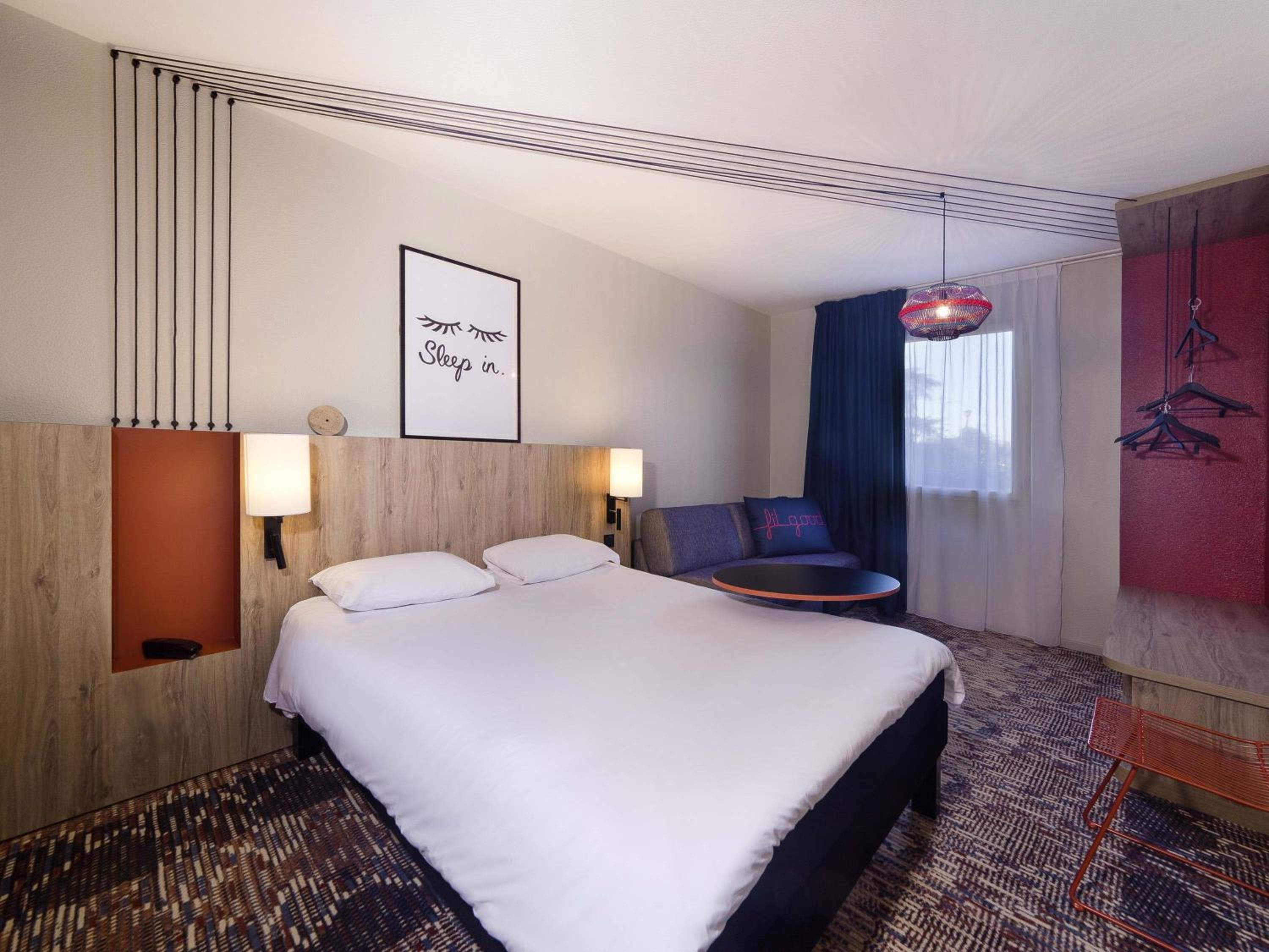 Superior Queen Suite with Sofa - Photo 5