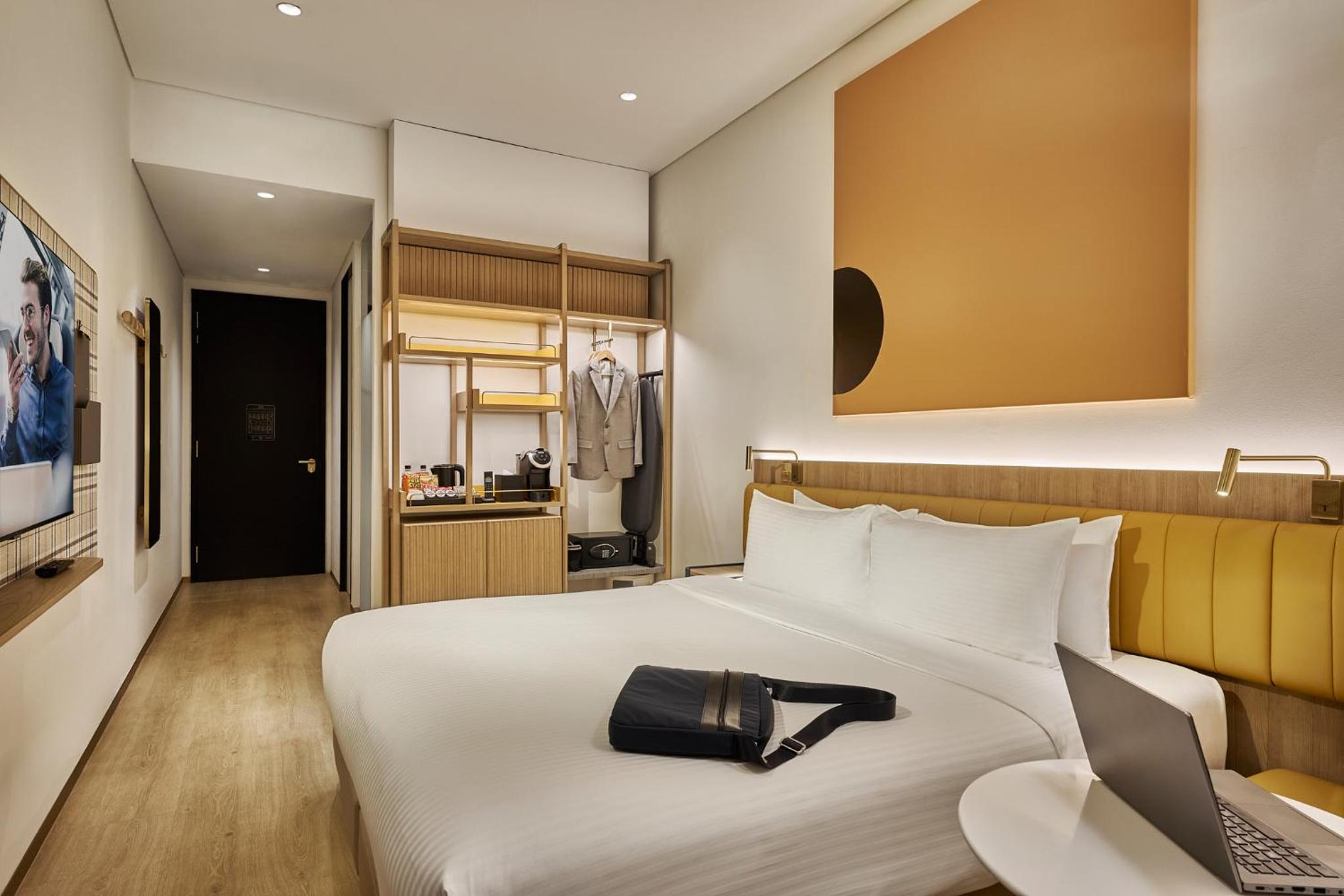 Deluxe King Room photo 2
