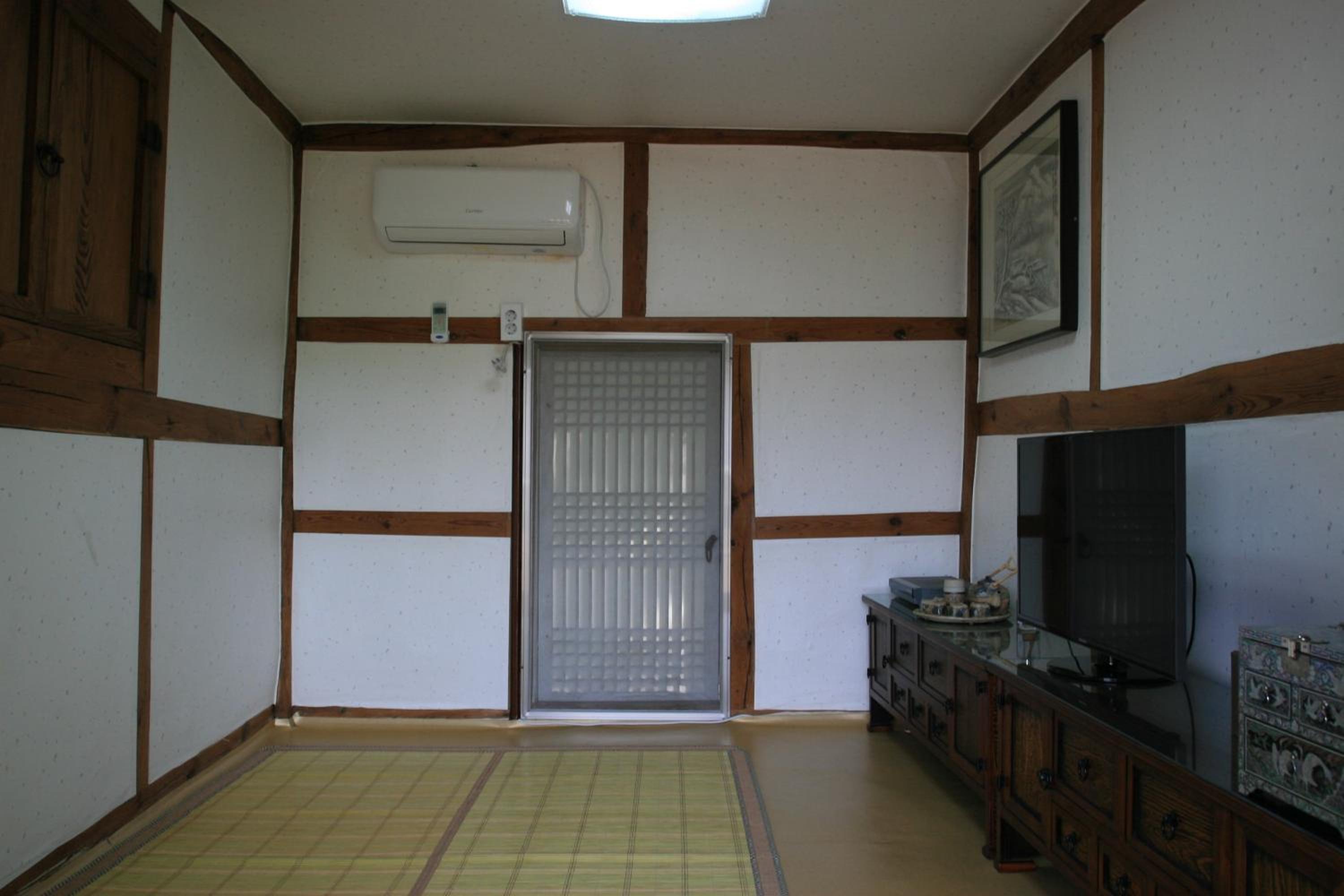 Korean-Style Superior Double Room photo 3