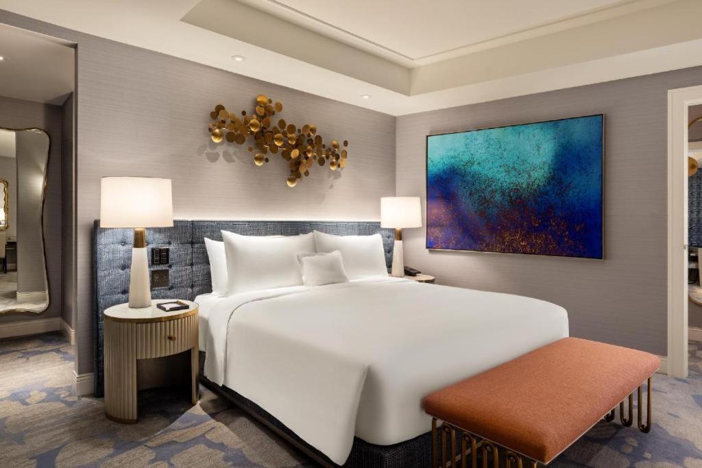 Suite - Photo 1