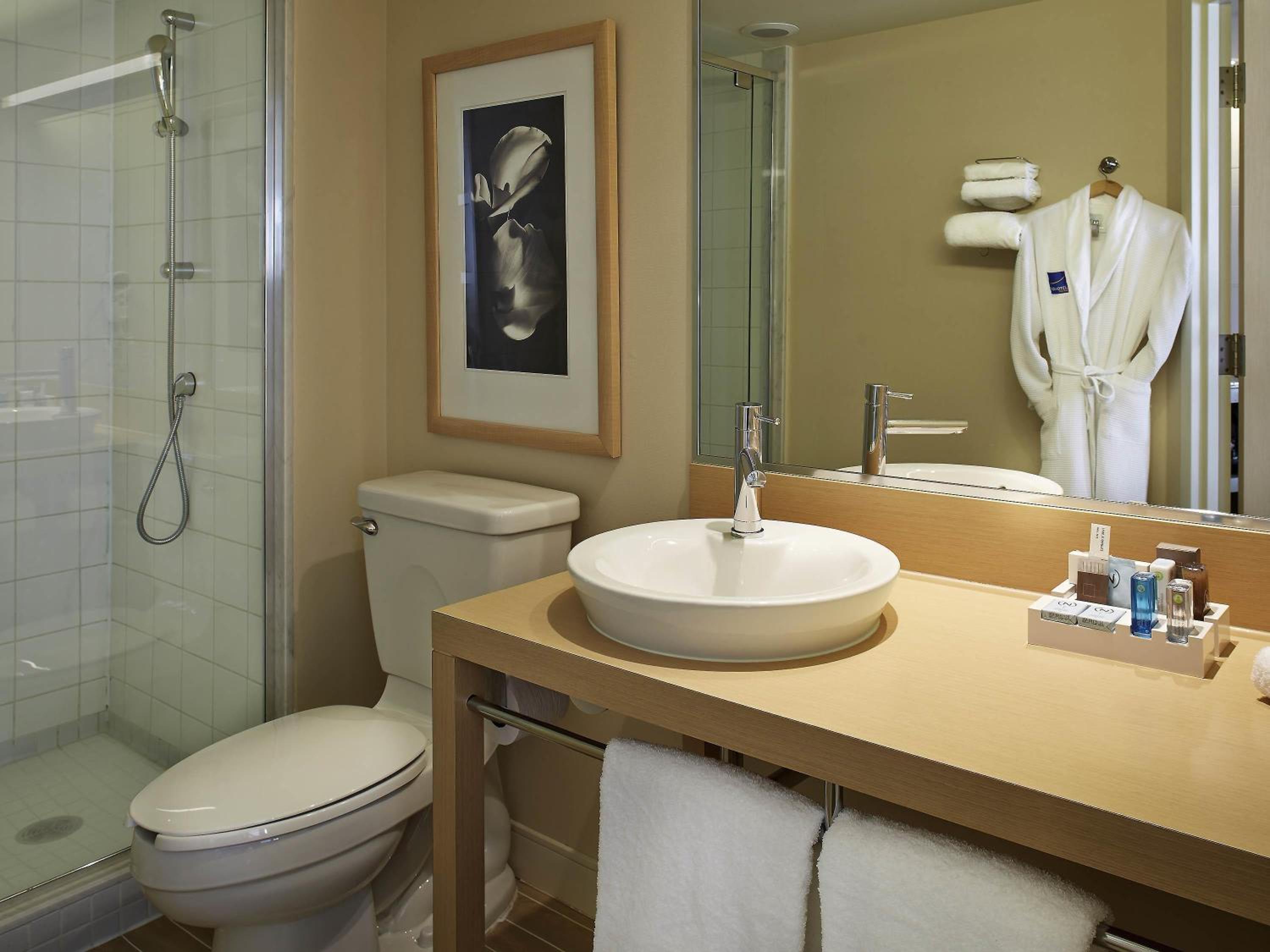 Superior Room with Two Queen Beds - Photo 2