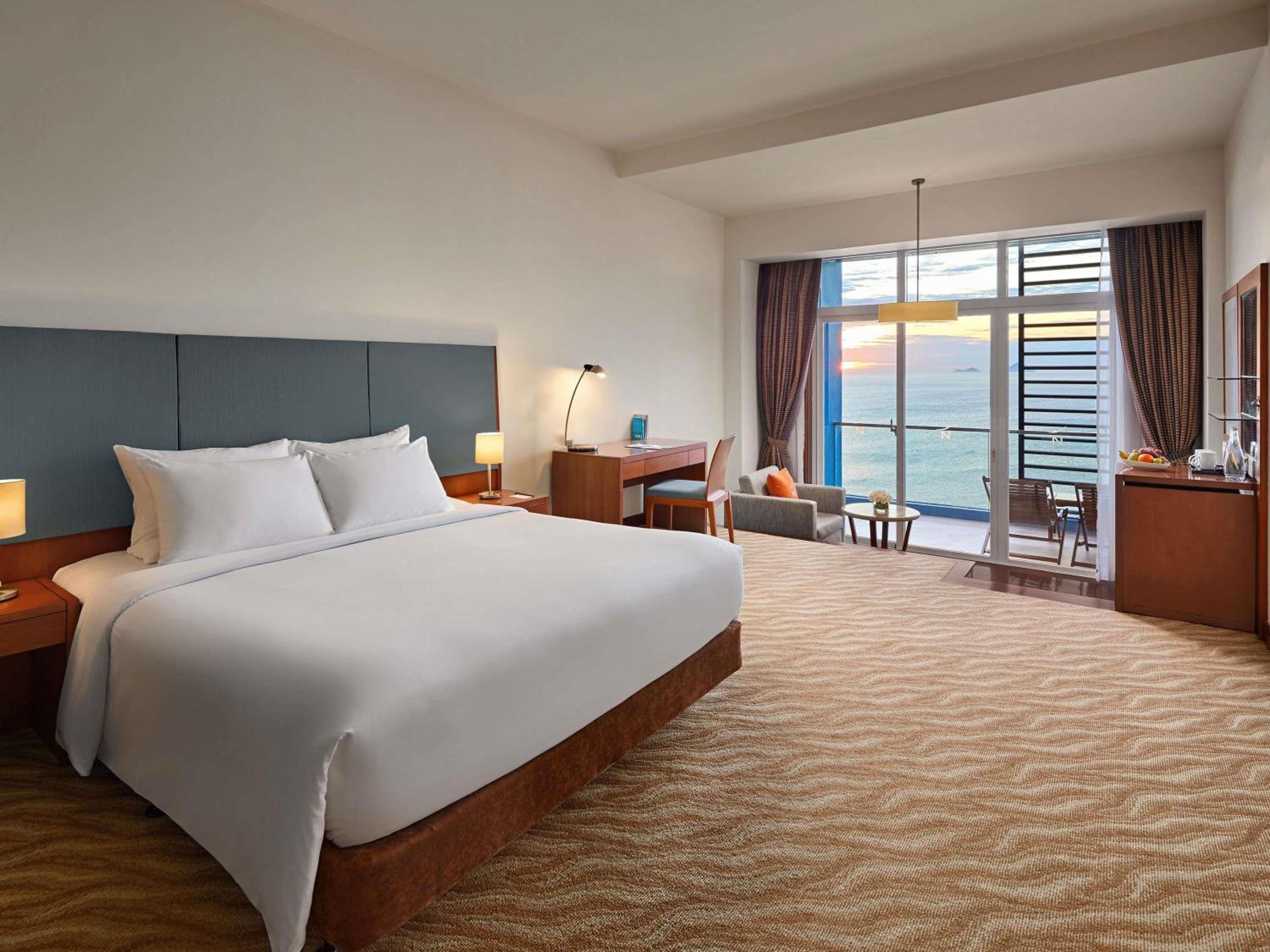 Junior King Suite with Ocean View - Photo 2
