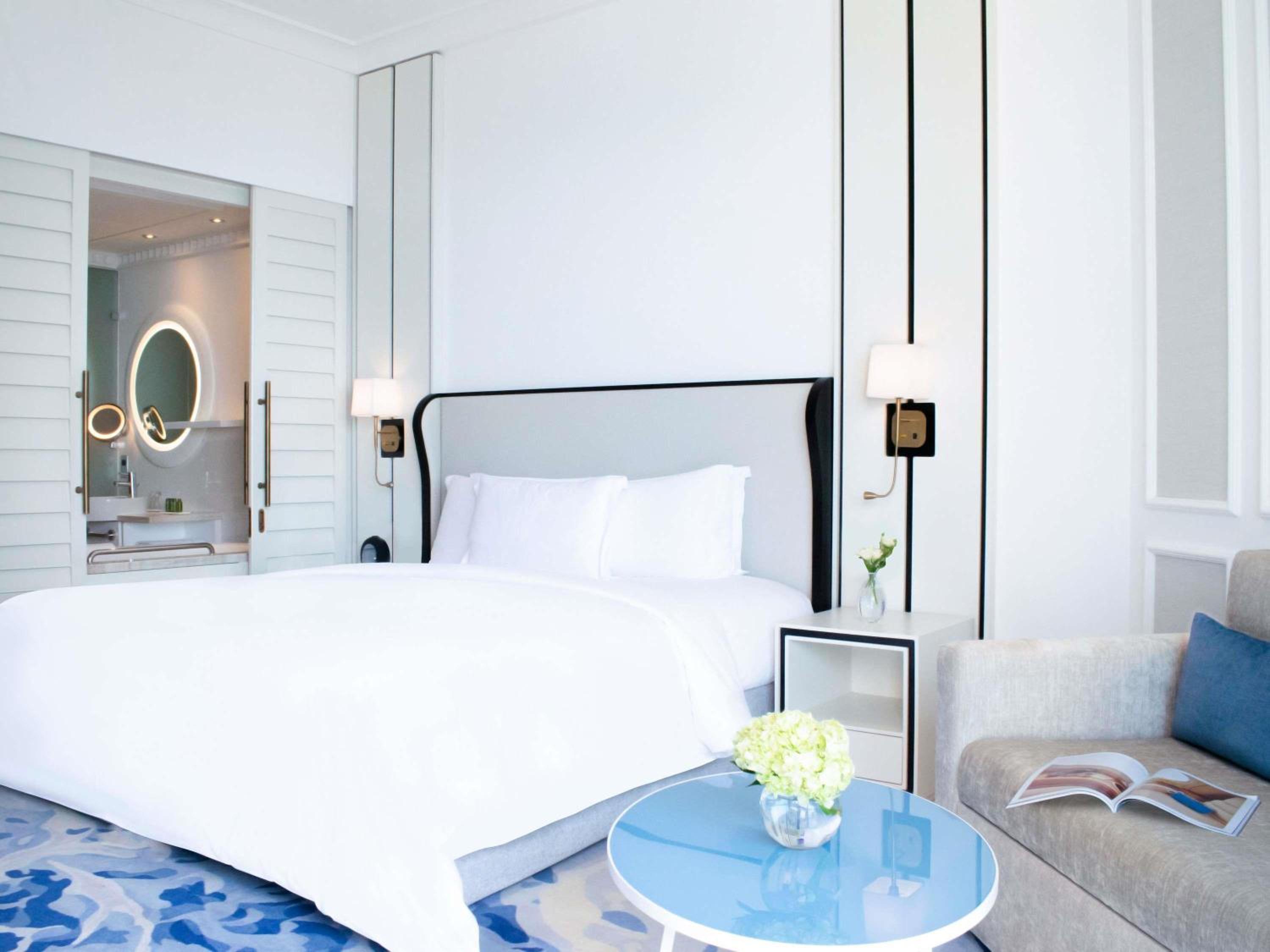 Superior King Room with Partial Sea View - Pool Access