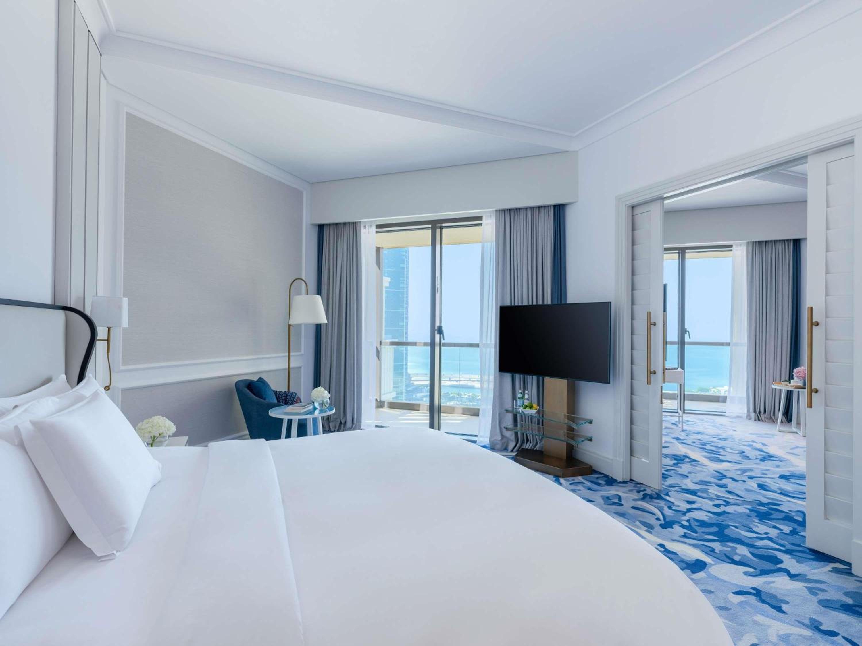 Prestige King Suite with Partial Sea View - Club Access