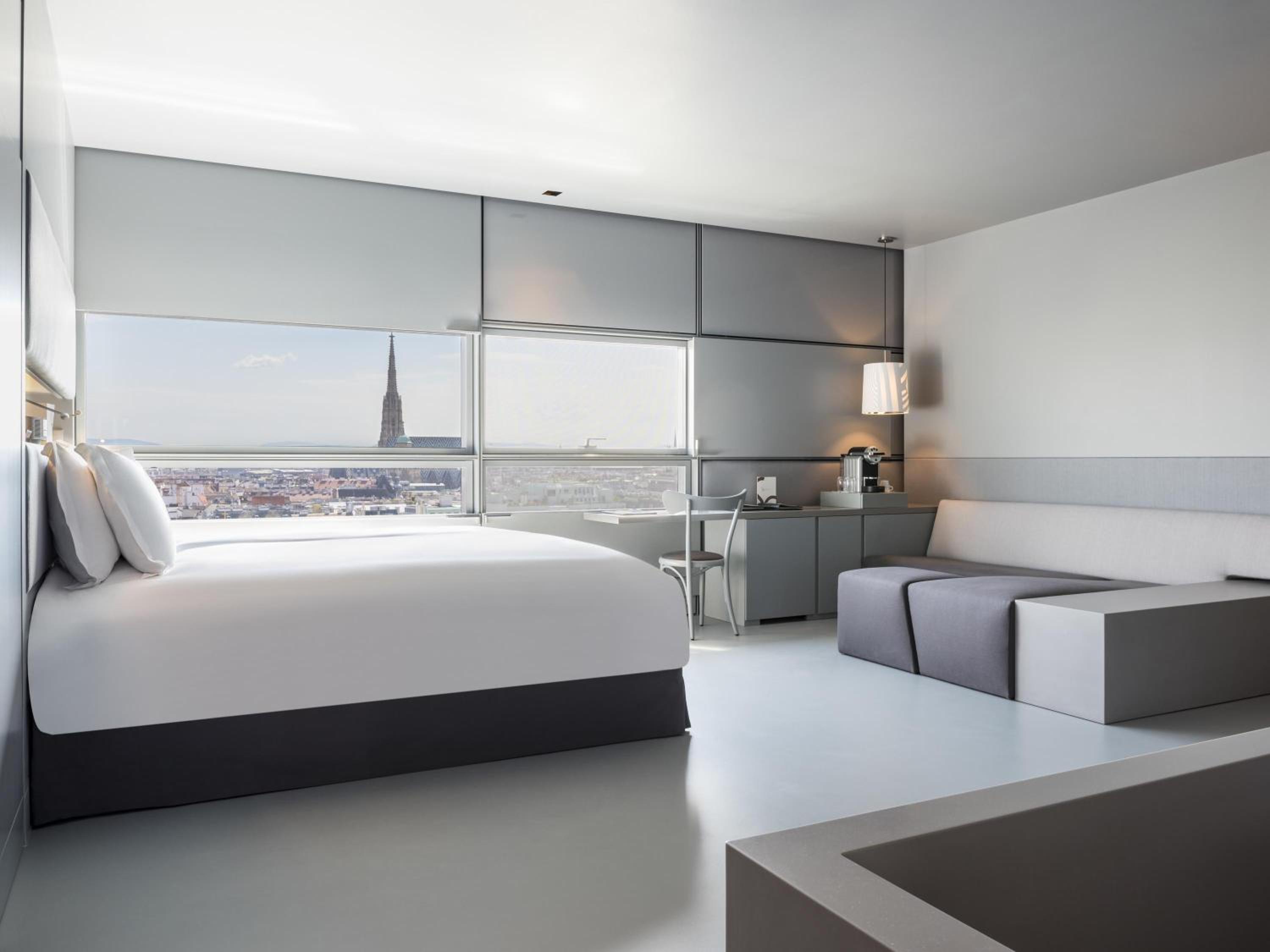 Executive – Cathedral View, 1 king bed or 2 single beds - Photo 1
