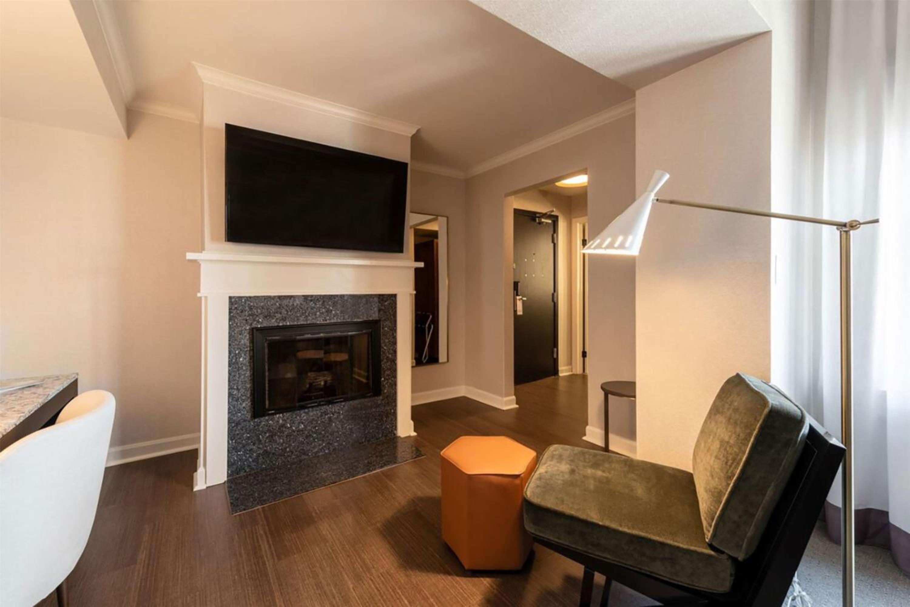 King Room with Fireplace thumbnail 6