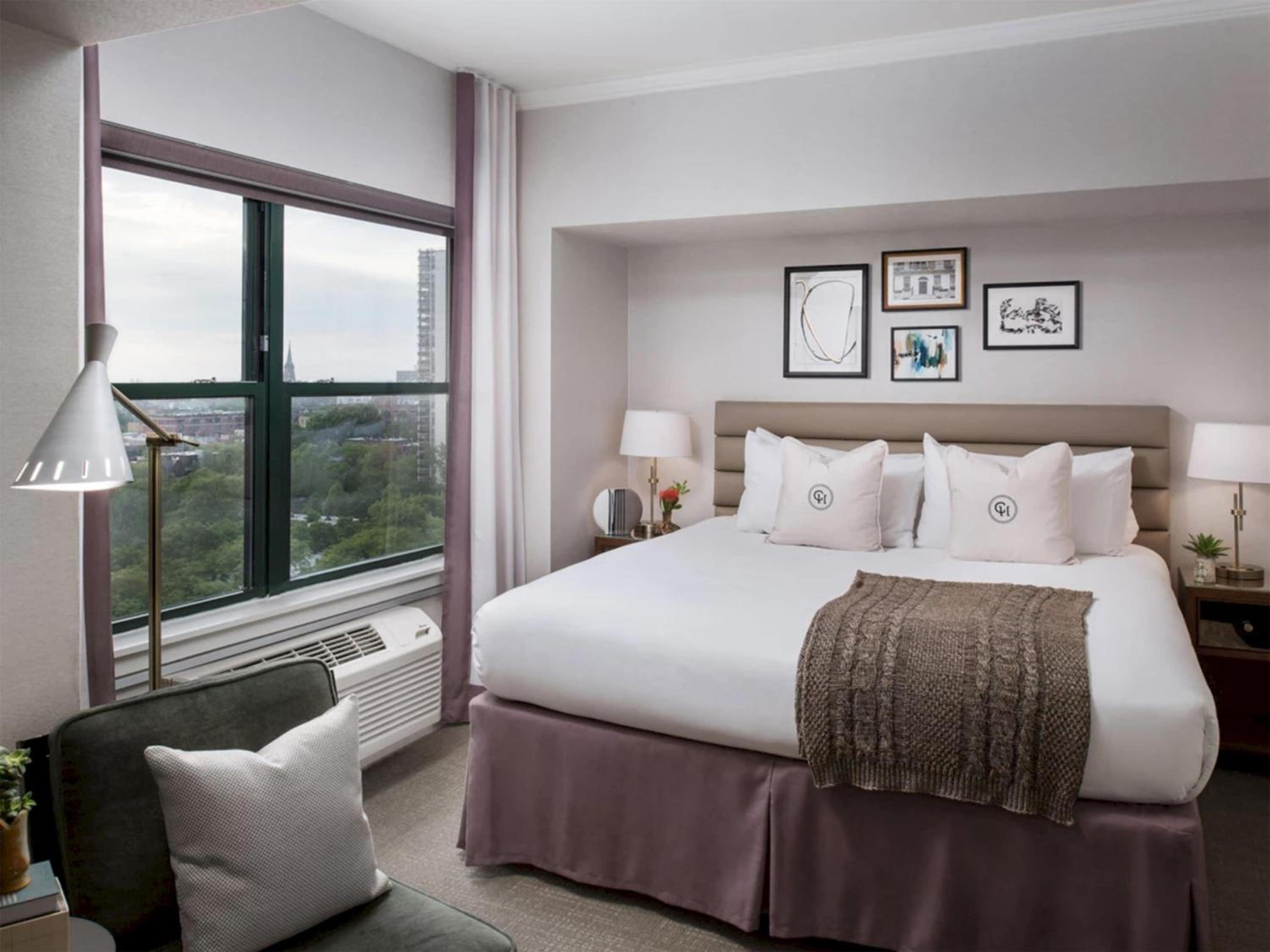 King Room thumbnail 6