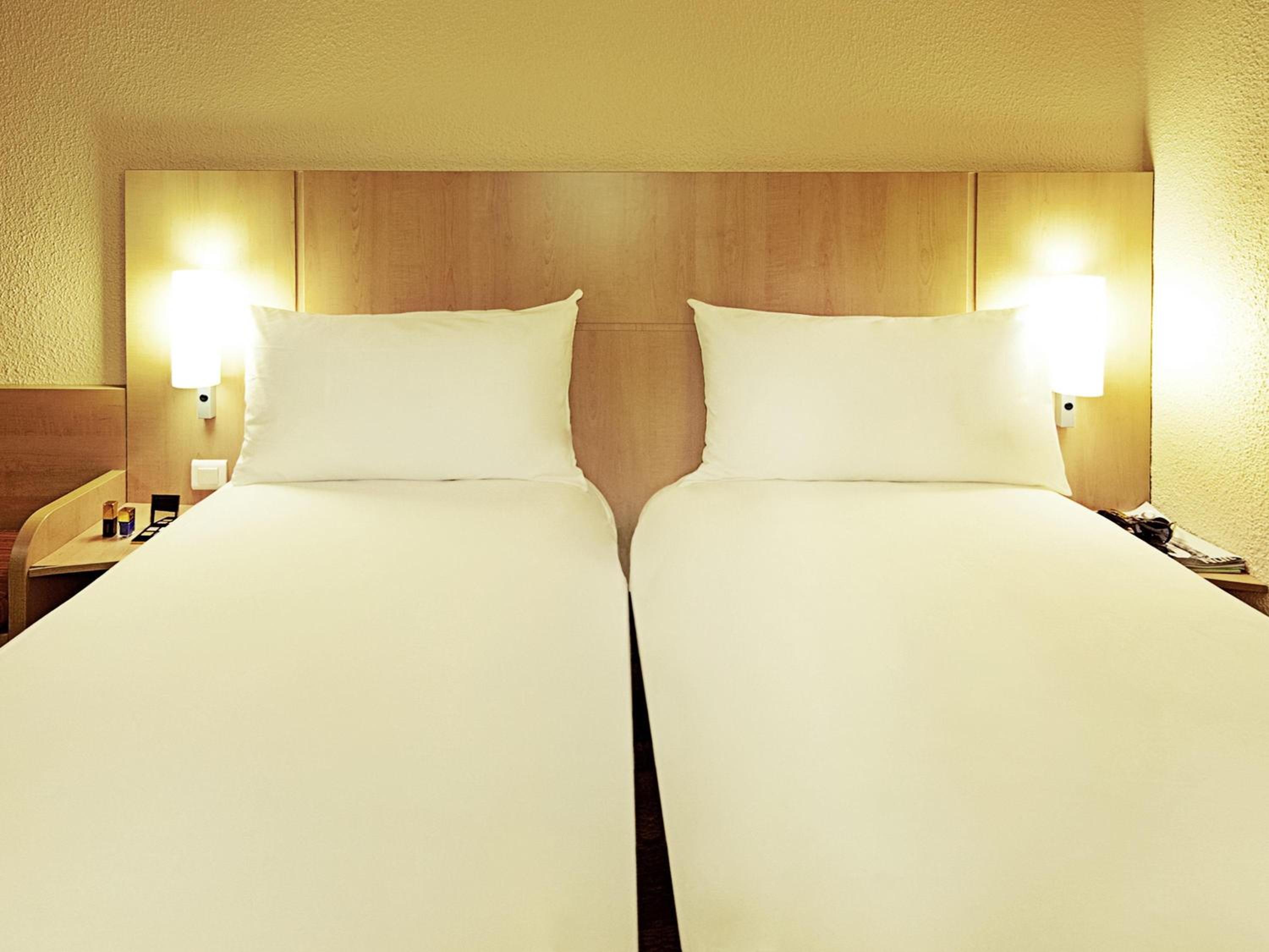 Accessible Room with Two Single Beds photo 2