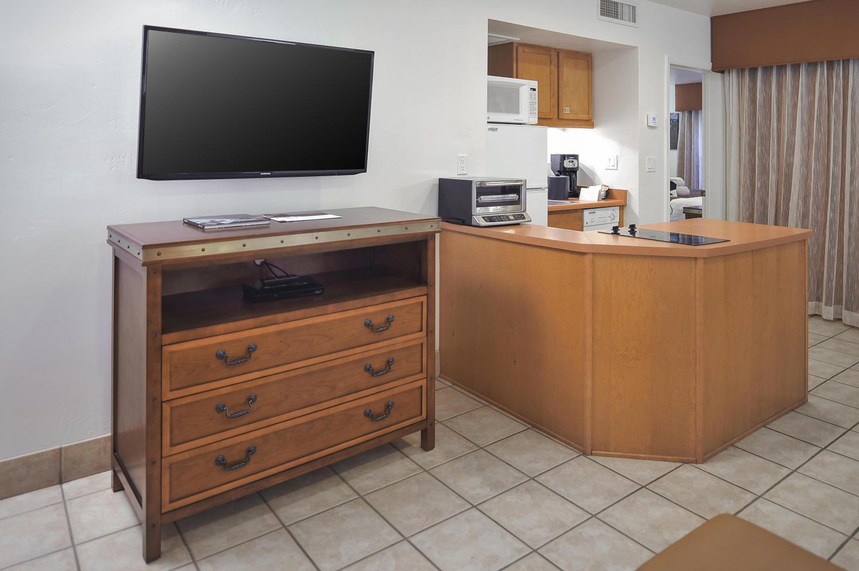One-Bedroom King Plus Suite - Photo 6