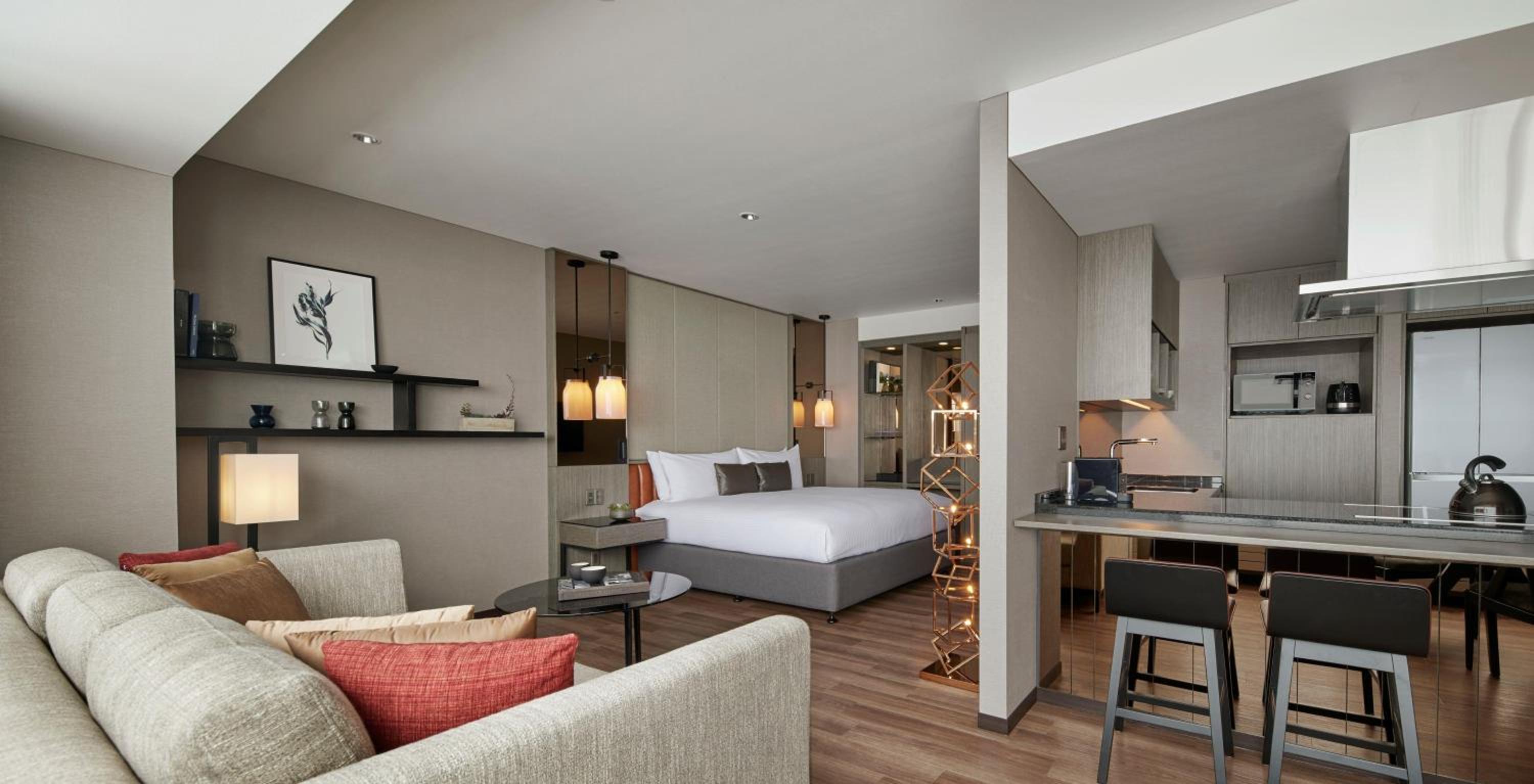 Premium King Room - Photo 2