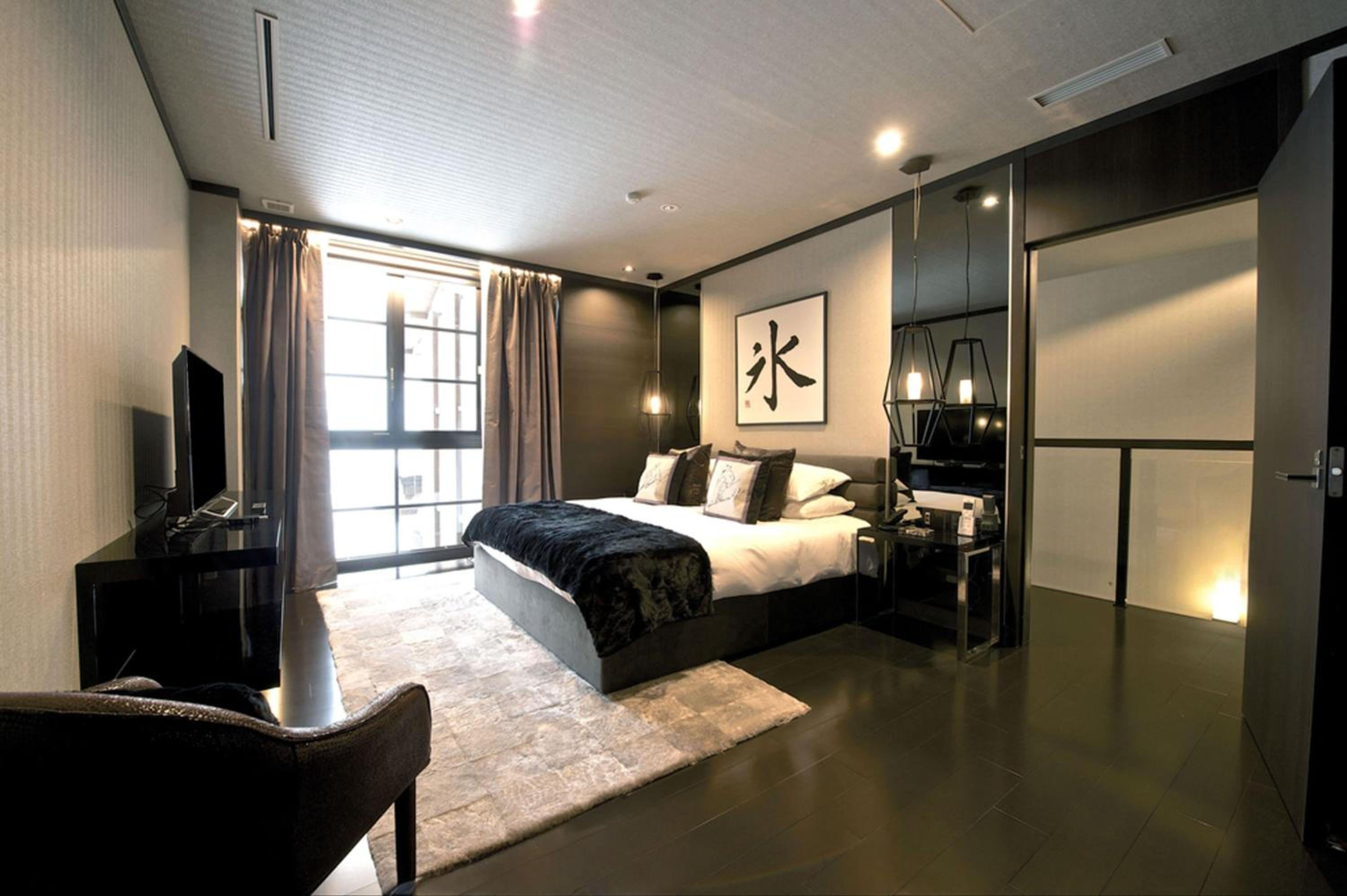 Three-Bedroom Townhouse - Photo 2