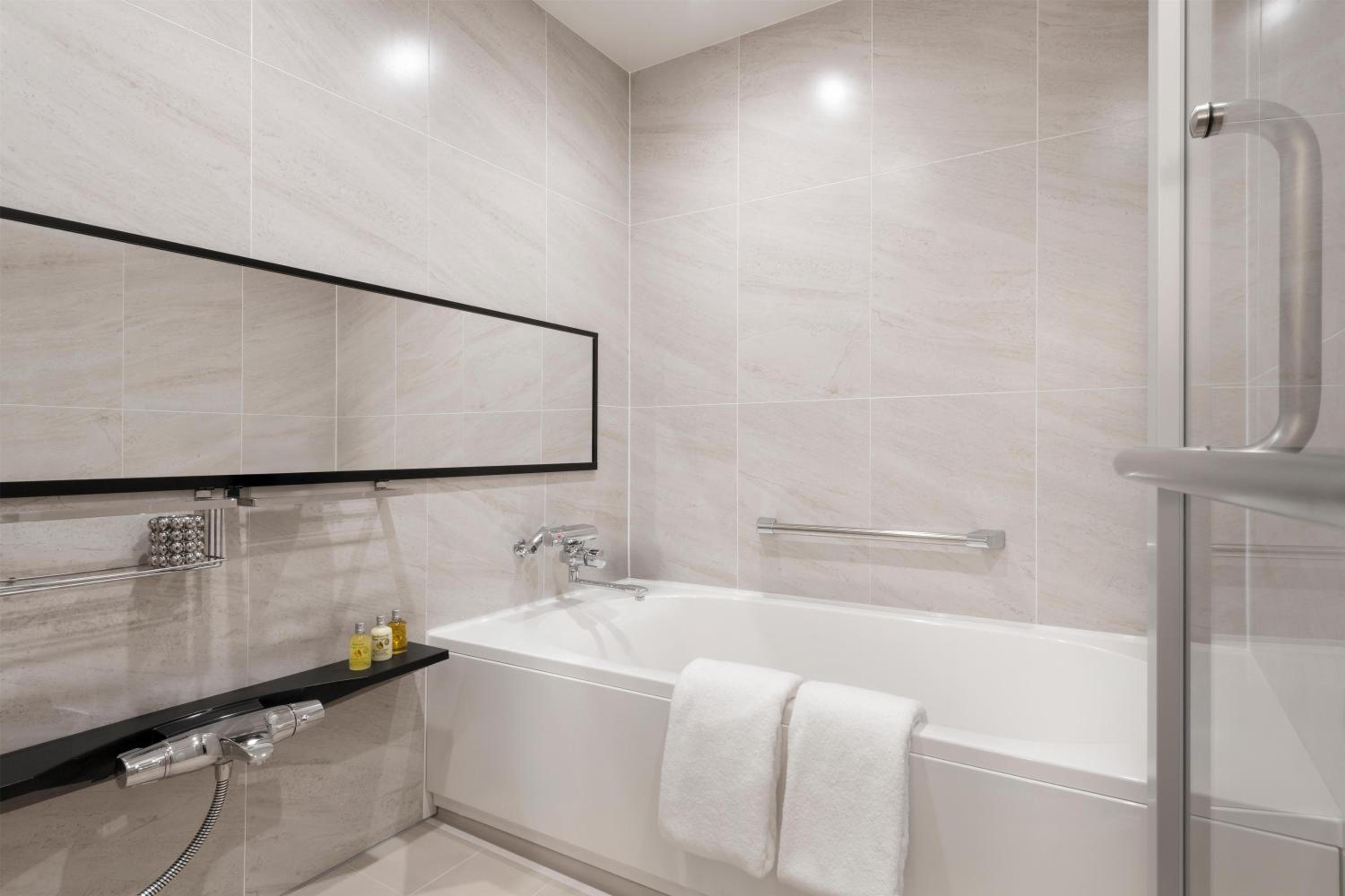 One-Bedroom King Suite - Photo 2