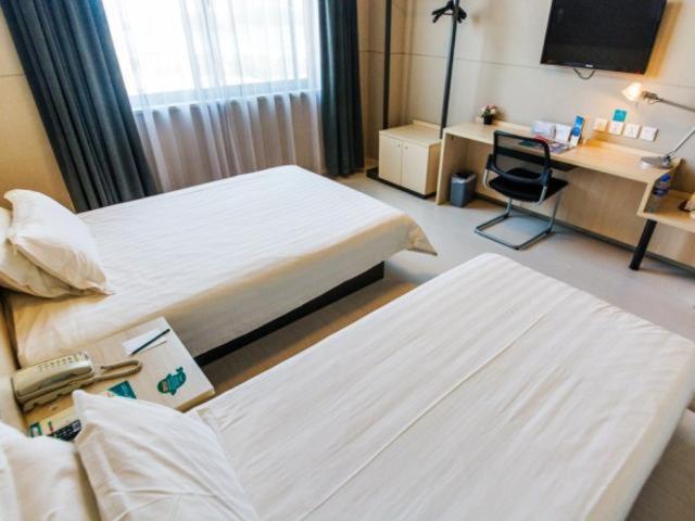 Business Twin Room A photo 1