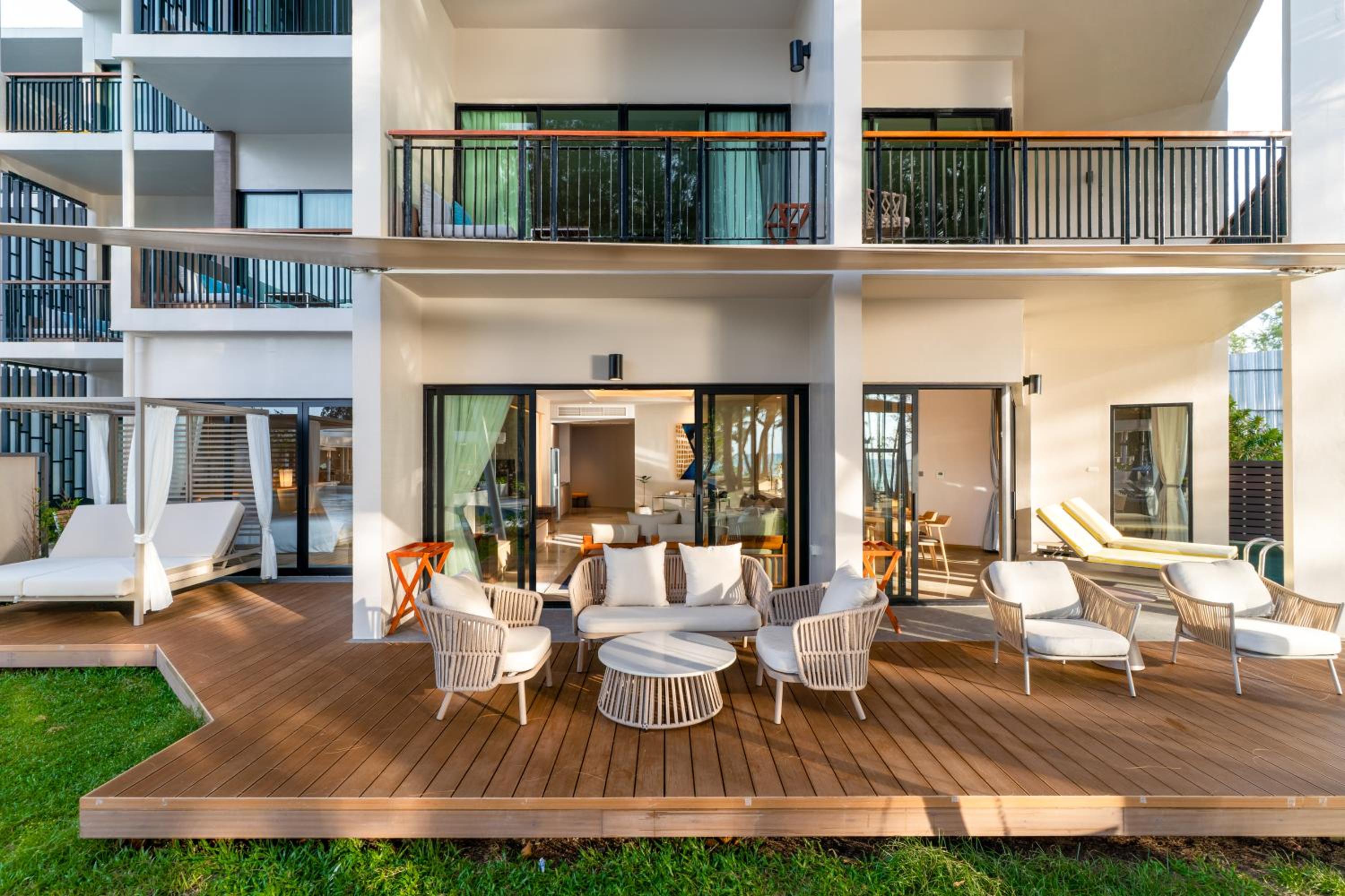 Two-Bedroom Residential Suite with Oceanfront and Private Pool photo 2