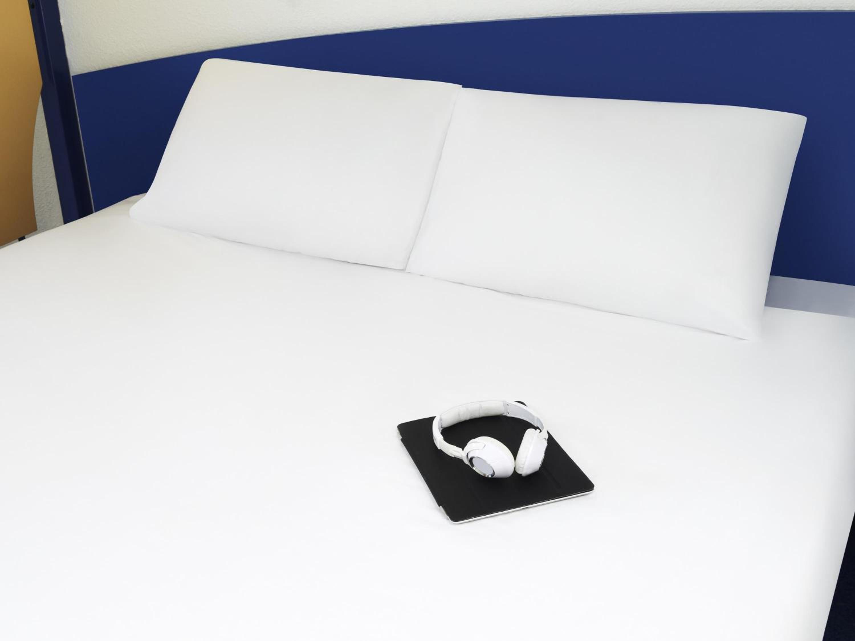 Accessible Room with 1 Queen Bed photo 1