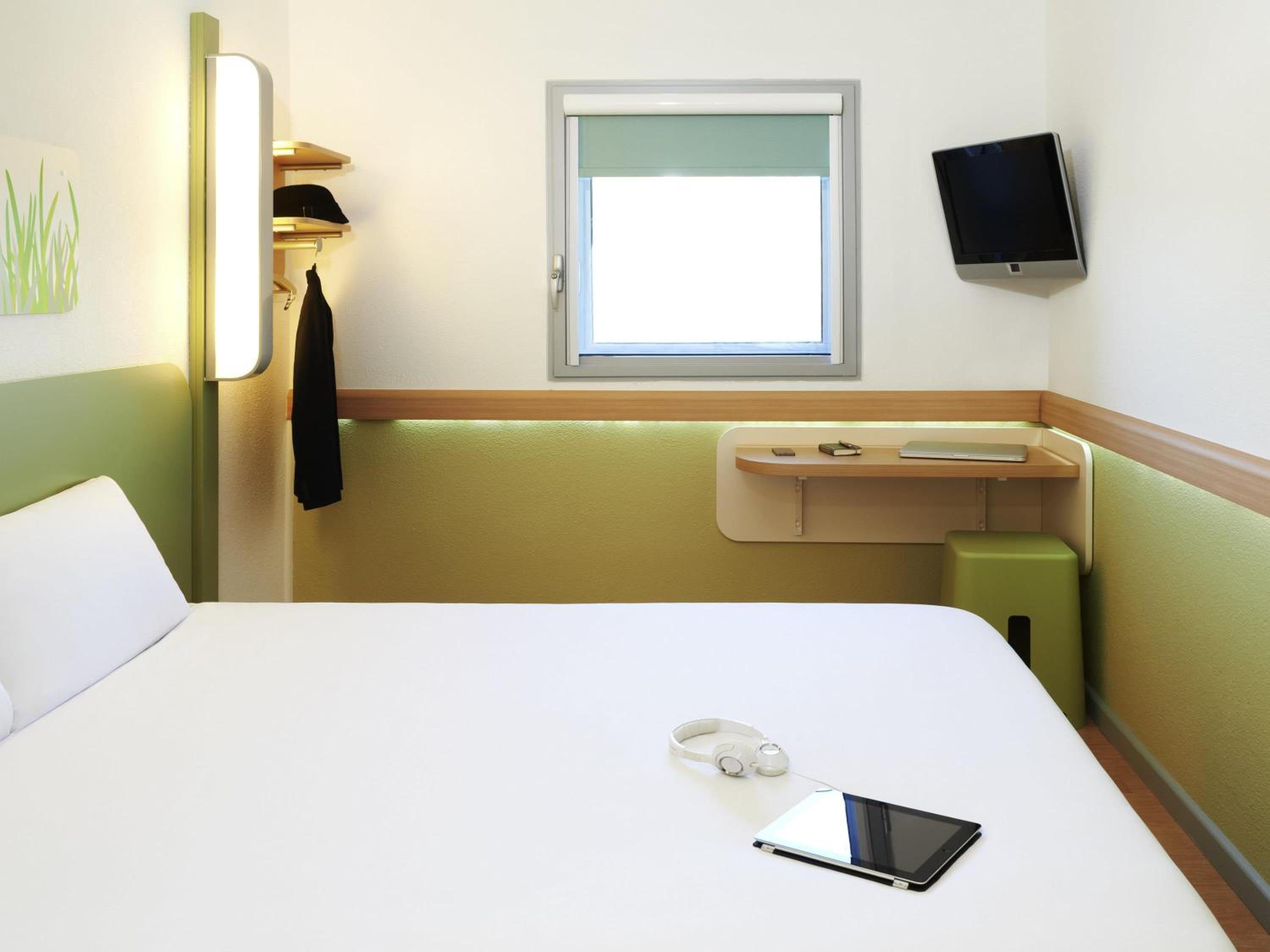Accessible Room with 1 Queen Bed photo 3