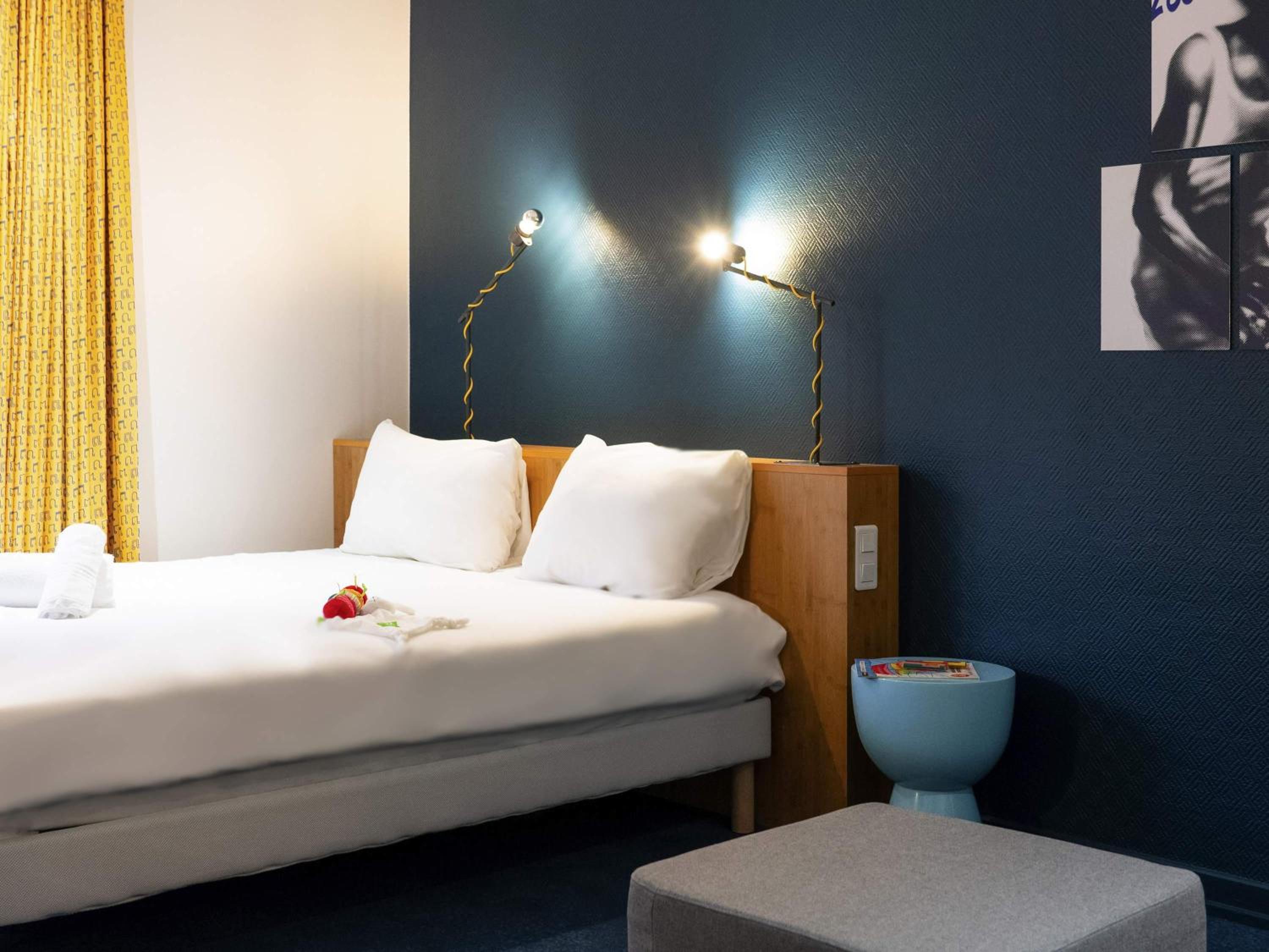 Standard Room with One Double Bed and One Single Bed - Photo 3