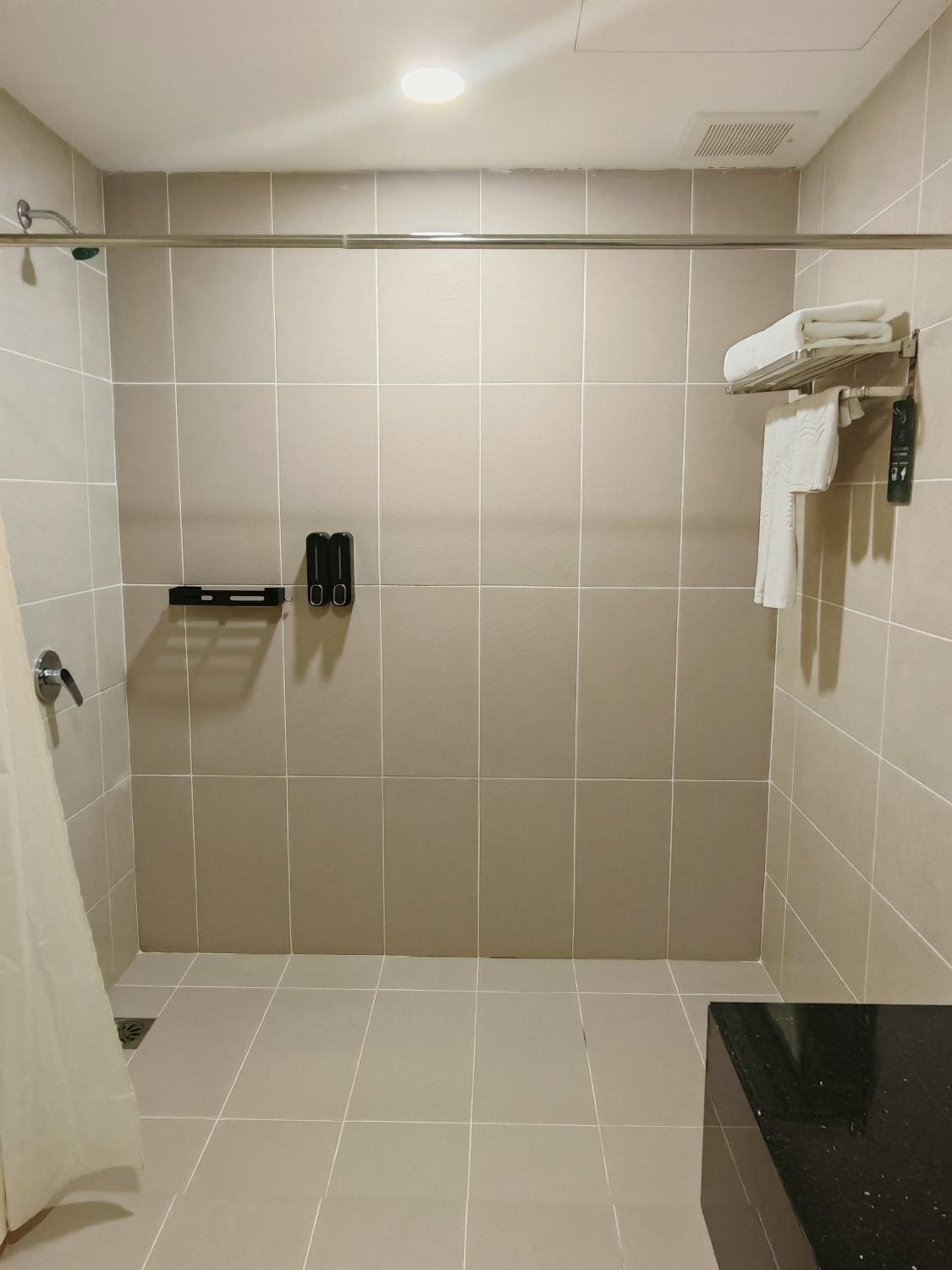 Double Deluxe Room - Photo 5