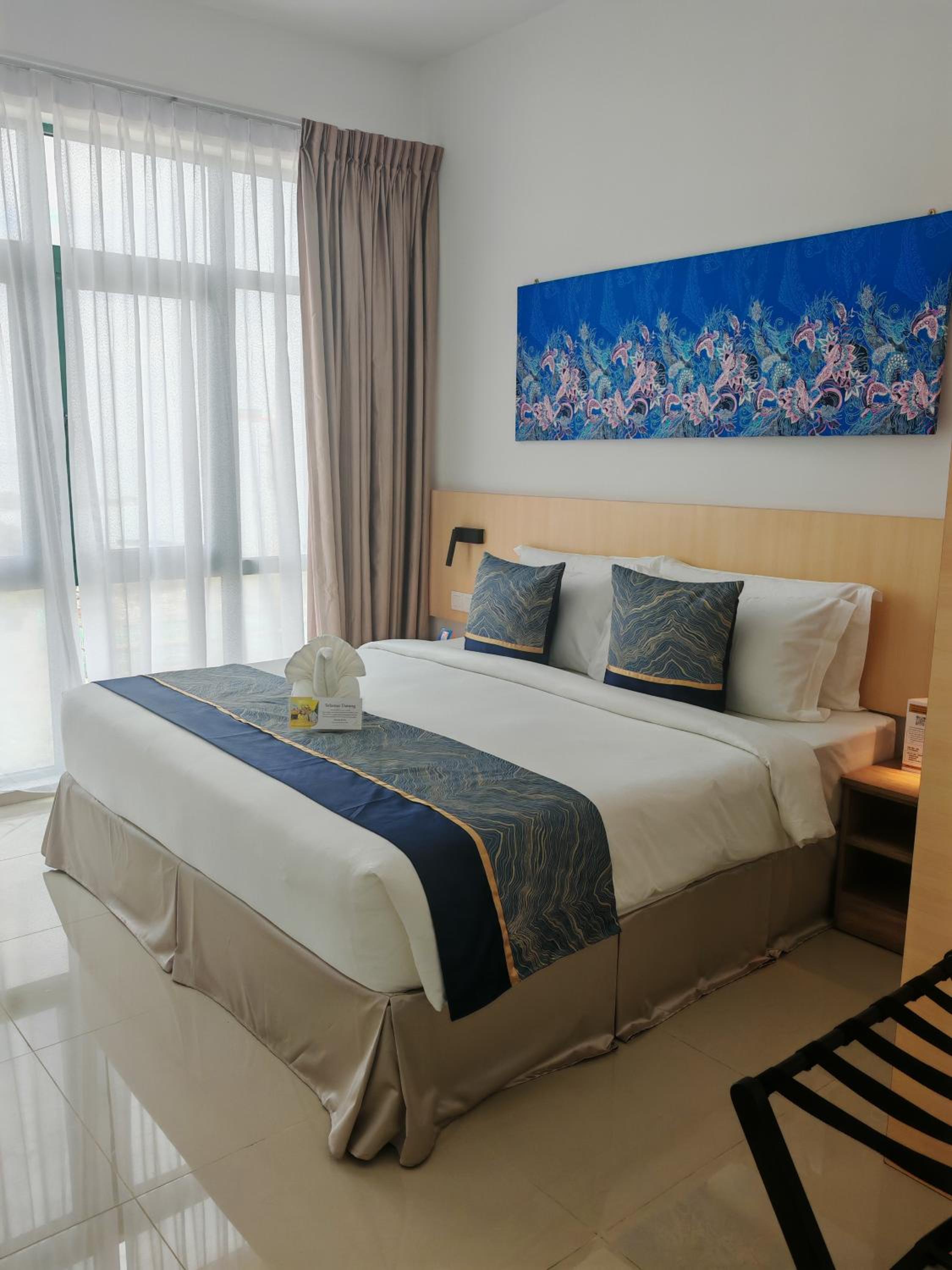 Deluxe King Room - Photo 2